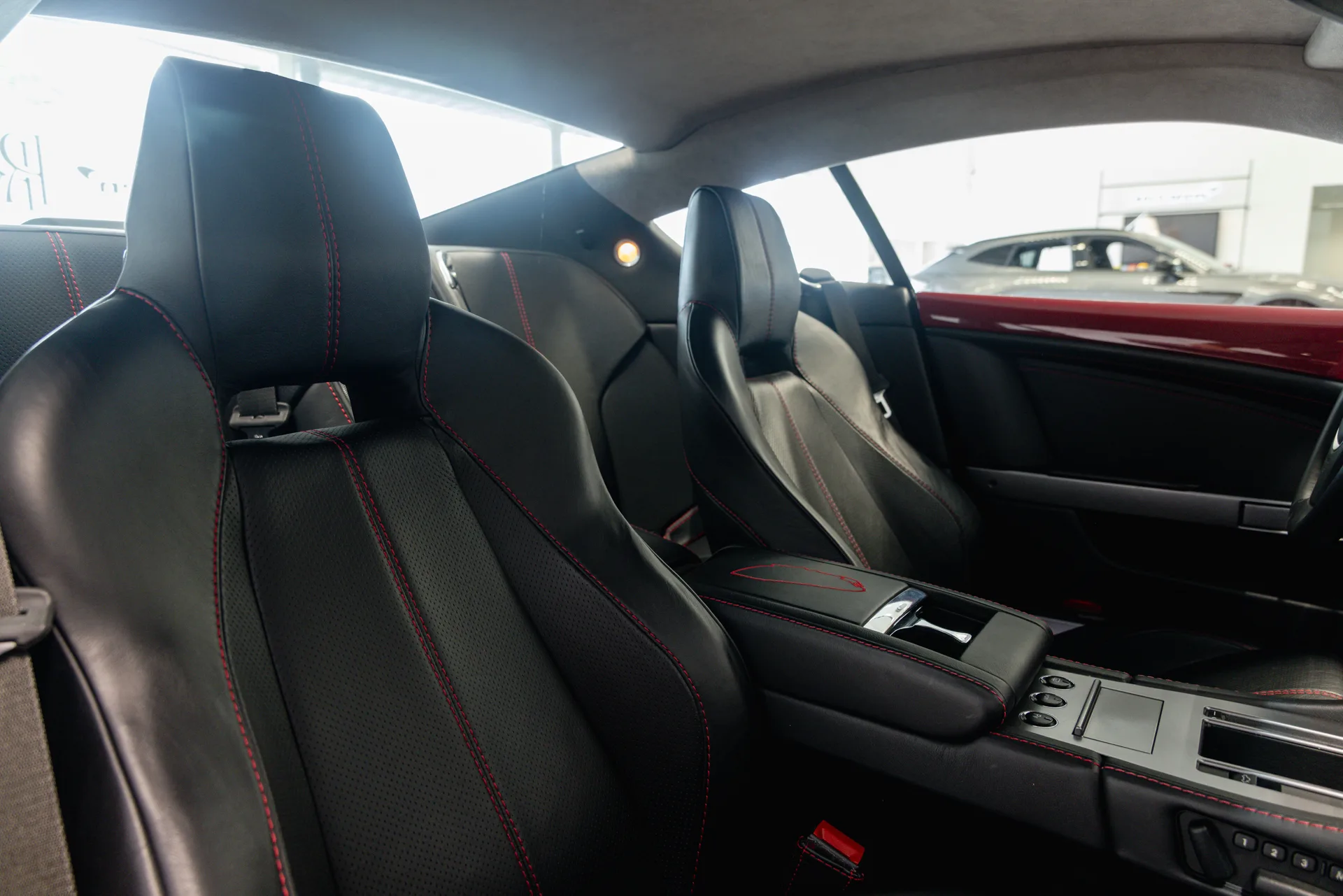 2009 Aston Martin DB9, 4/28