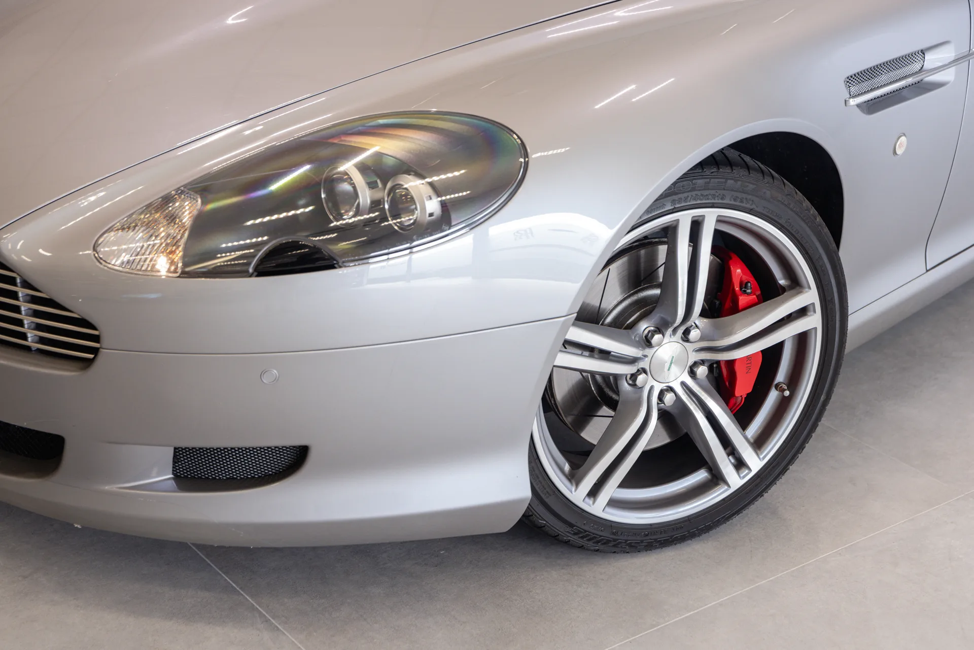 2009 Aston Martin DB9, 13/28
