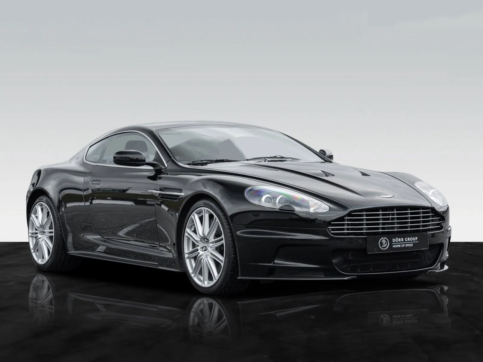 2009 Aston Martin DBS proposée par un concessionnaire agréé à Berlin, Allemagne, photo principale