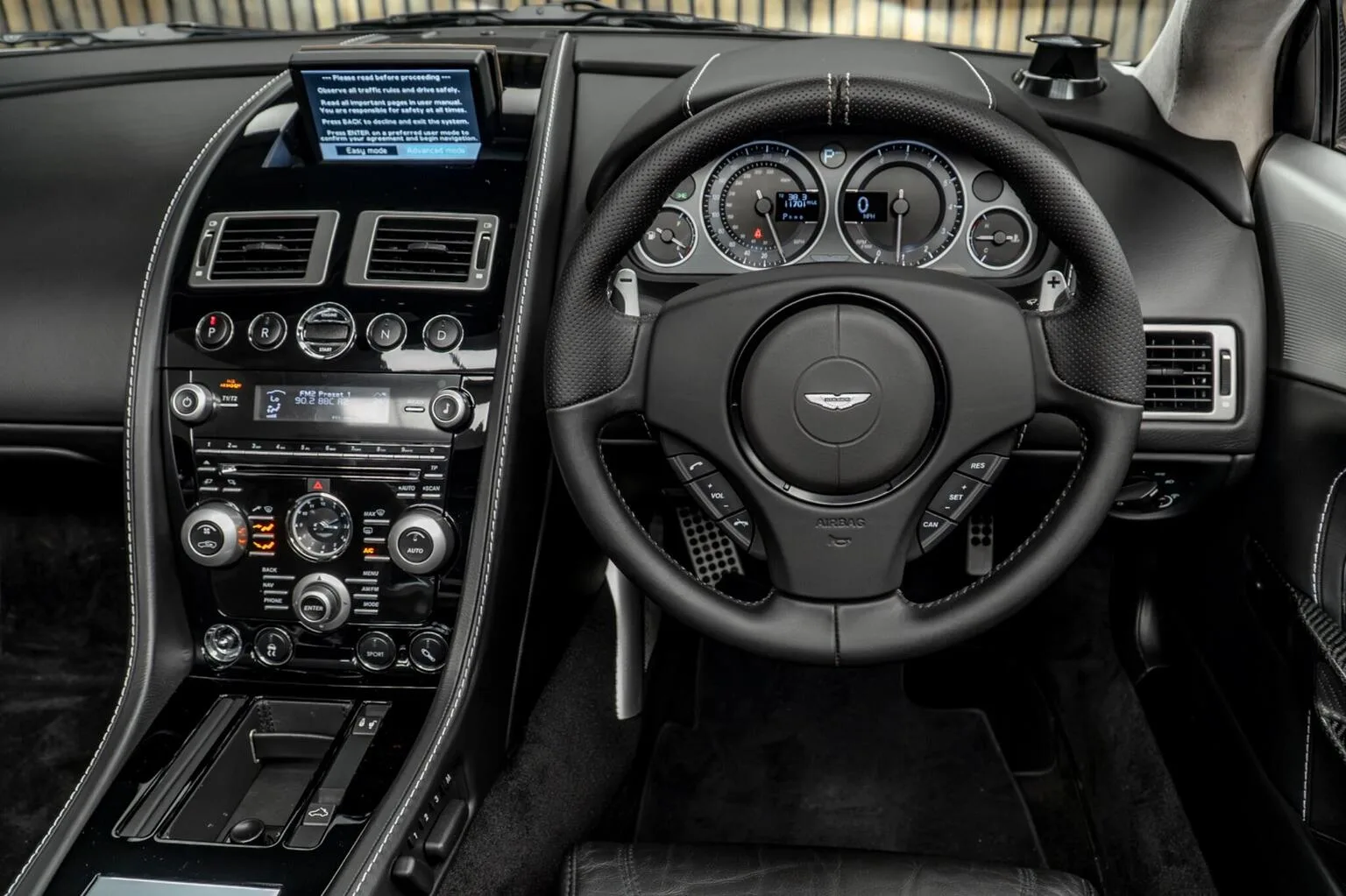 2009 Aston Martin DBS Volante, 26/30