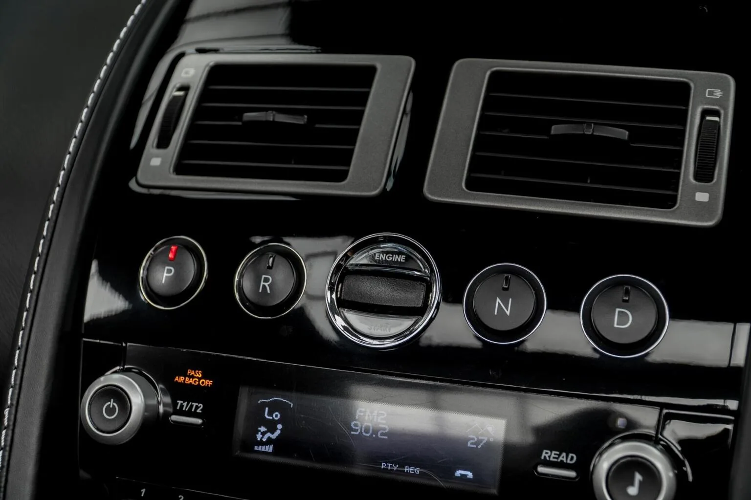 2009 Aston Martin DBS Volante, 27/30