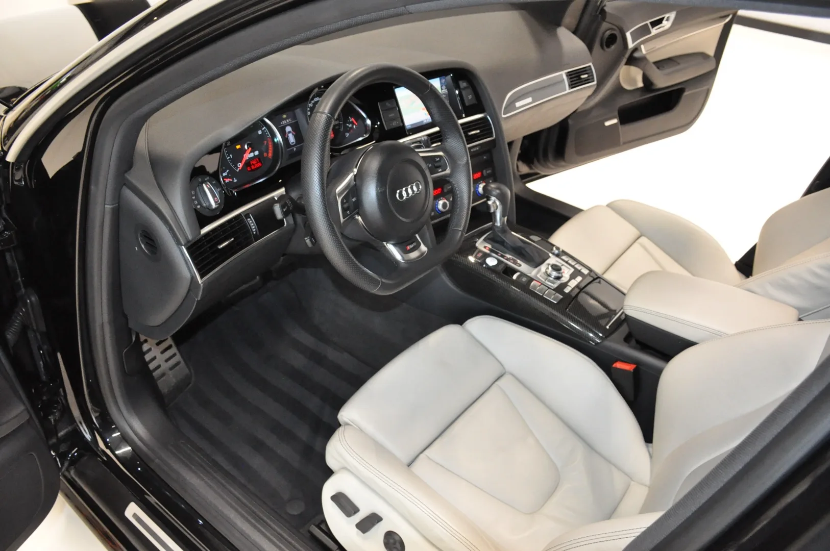 2009 Audi RS6 Avant Exclusive, 2/30
