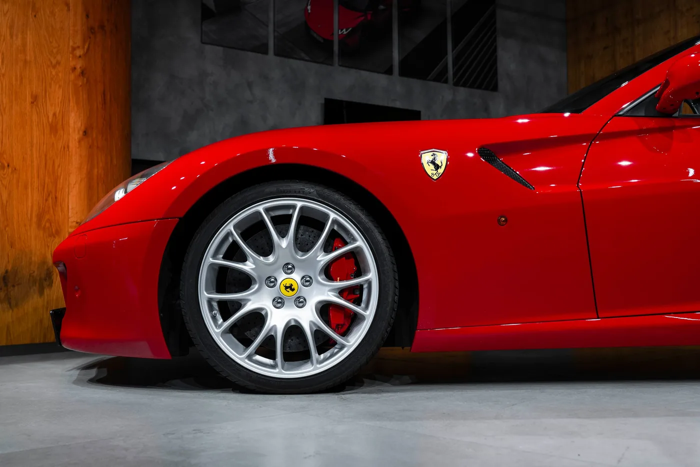 2009 Ferrari 599 GTB Fiorano offered by a specialist dealer in Bratislava, Slovakia, photo 5 of 15