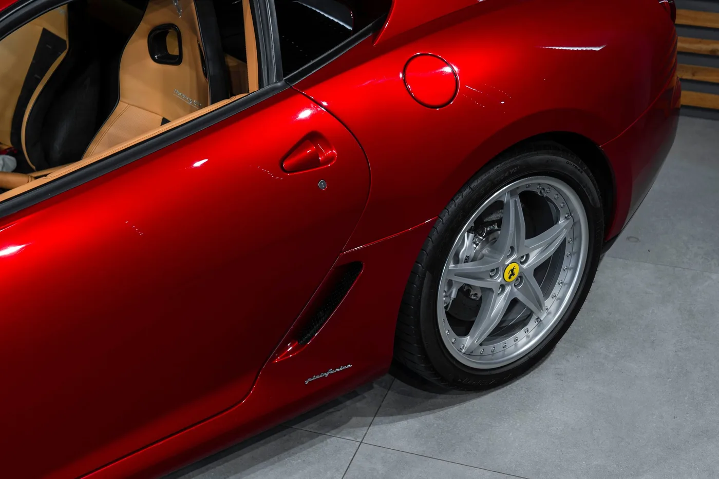 2009 Ferrari 599 GTB Fiorano HGTE offered by a specialist dealer in Bratislava, Slovakia, photo 8 of 15