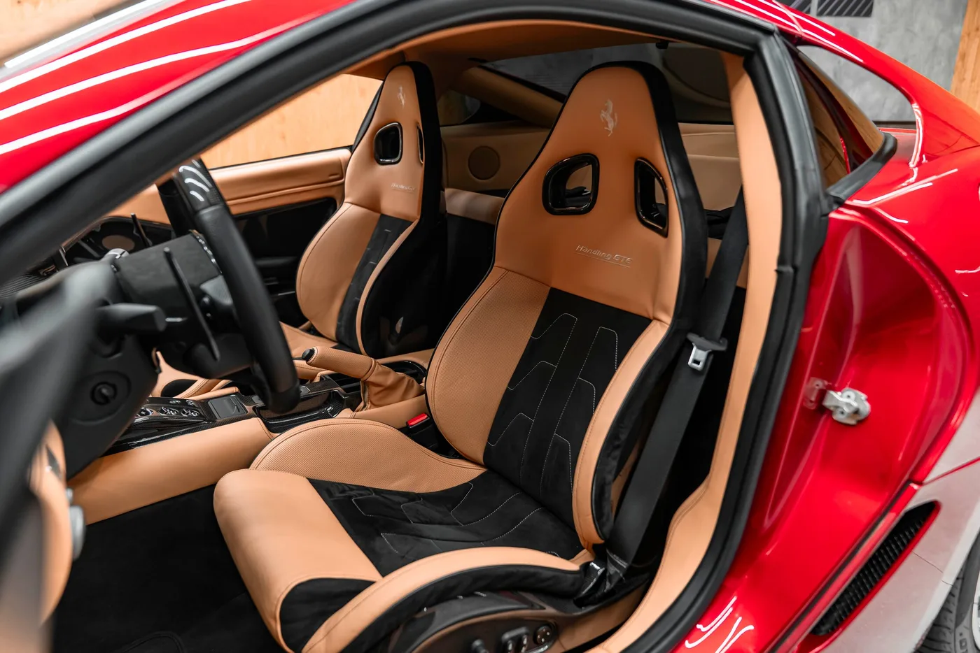 2009 Ferrari 599 GTB Fiorano HGTE offered by a specialist dealer in Bratislava, Slovakia, photo 9 of 15