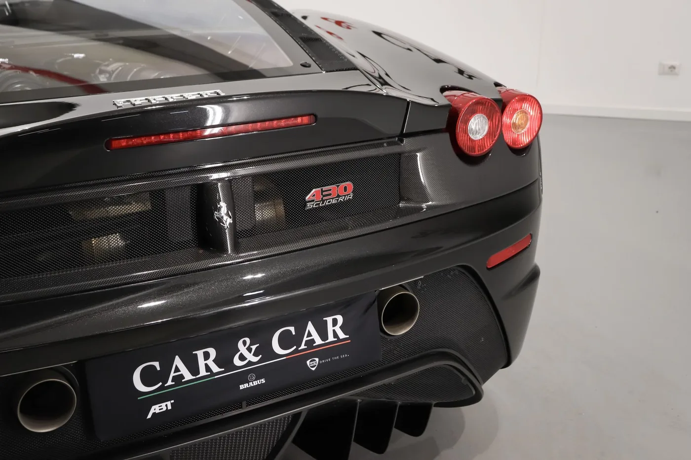 2009 Ferrari 430 Scuderia angeboten von einem Supersportwagenhändler in Zibido San Giacomo, Italien, Foto 18 von 25
