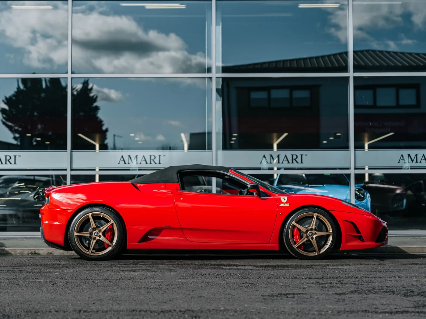 2009 Ferrari 430 Scuderia Spider 16M offered by a supercar dealer in Preston, United Kingdom, photo 2 of 25