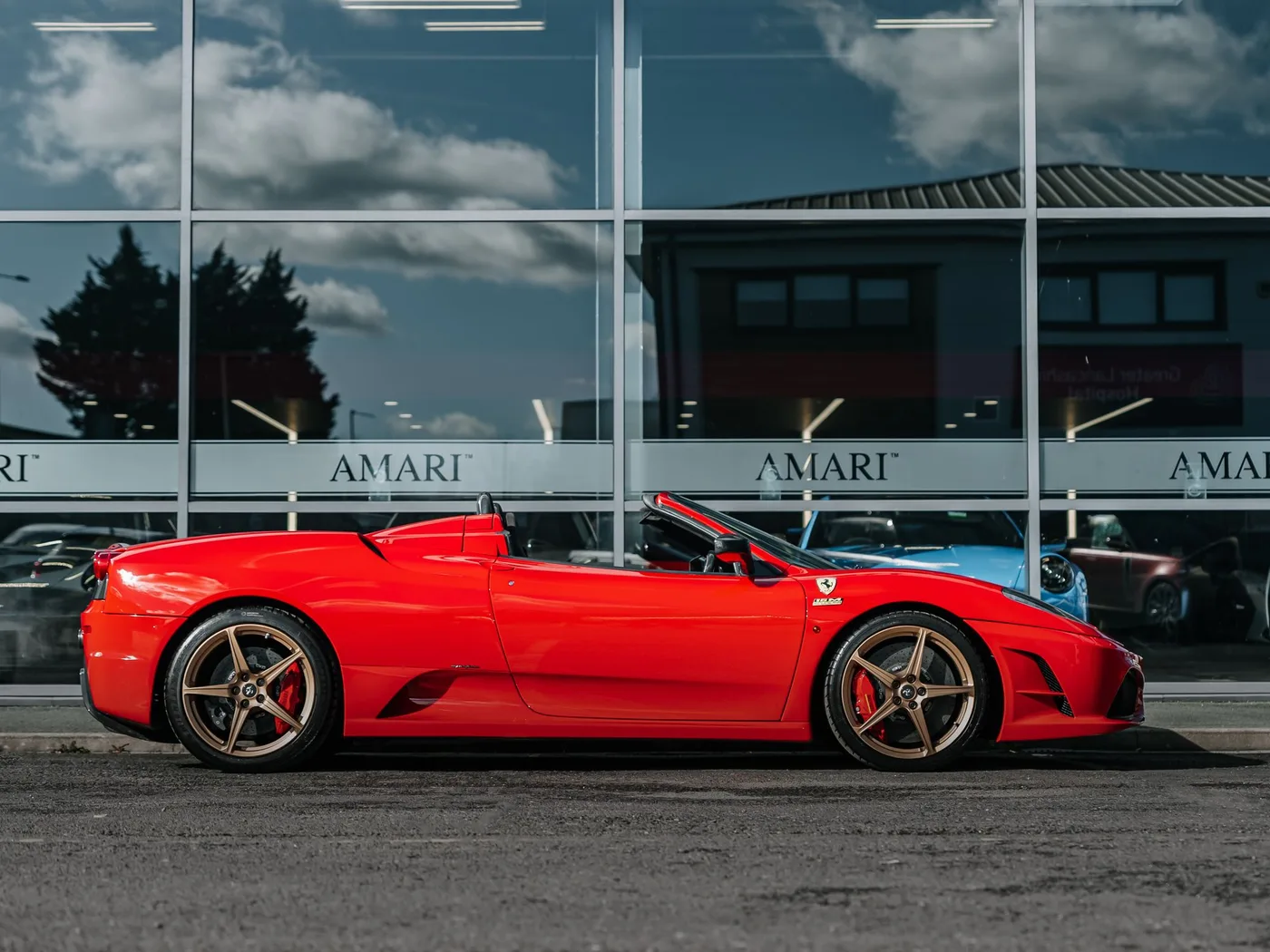 2009 Ferrari 430 Scuderia Spider 16M offered by a supercar dealer in Preston, United Kingdom, photo 3 of 25
