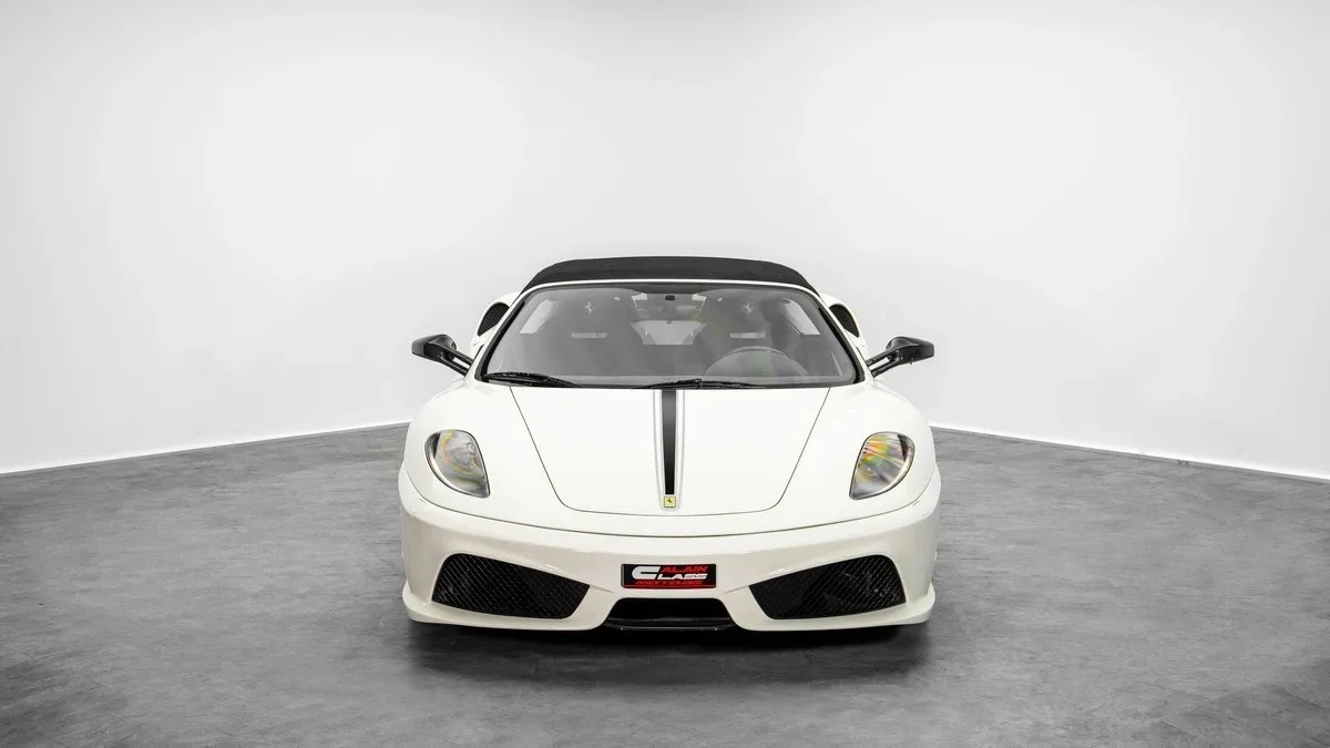 2009 Ferrari F430 Scuderia Spider 16M proposée par un concessionnaire spécialisé à Dubai, Émirats arabes unis, photo principale