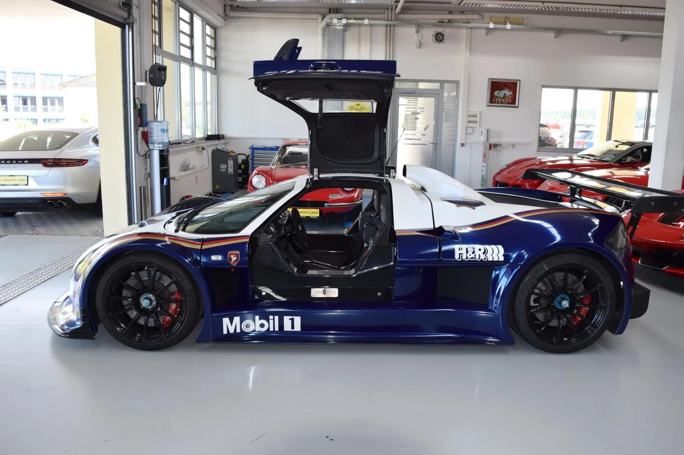 2009 Gumpert Apollo S offered by a specialist dealer in Pfaffenhofen an der Ilm, Germany, photo 9 of 15