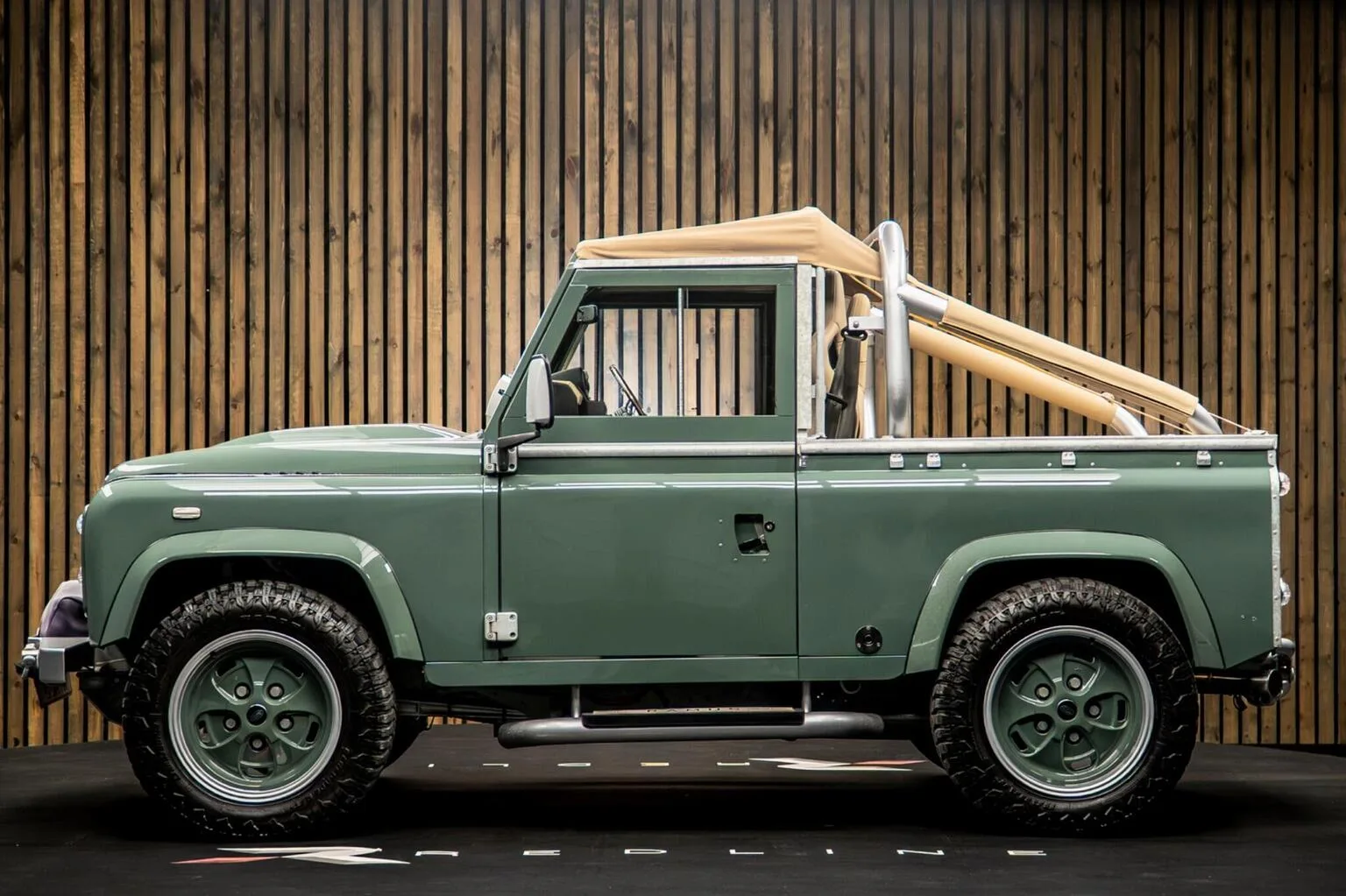 2009 Land Rover Defender 90, 7/30