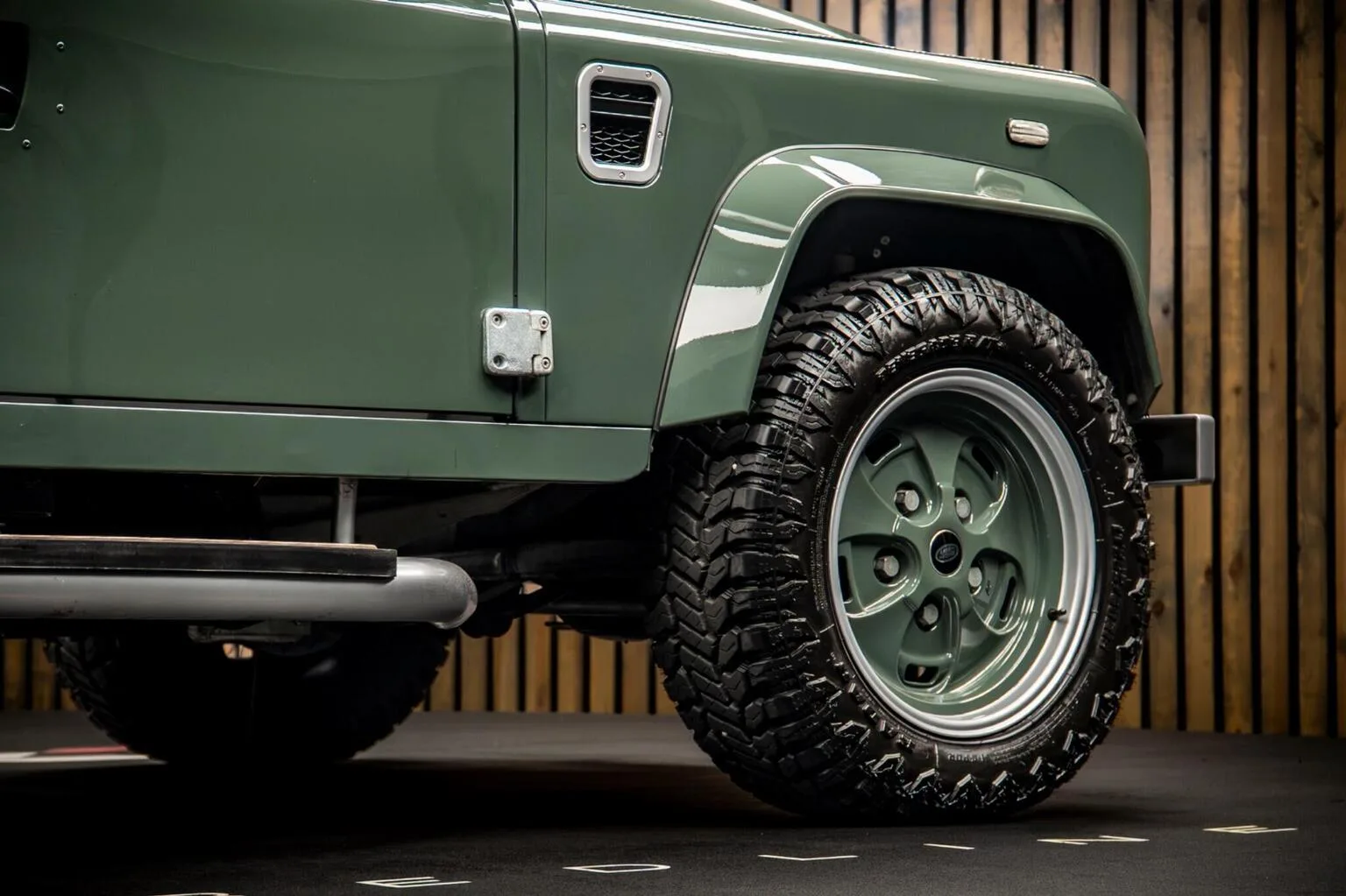 2009 Land Rover Defender 90, 14/30