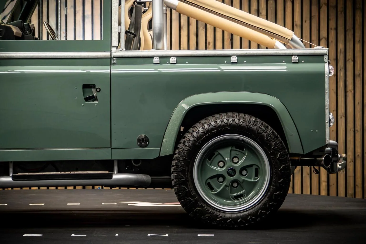 2009 Land Rover Defender 90, 17/30