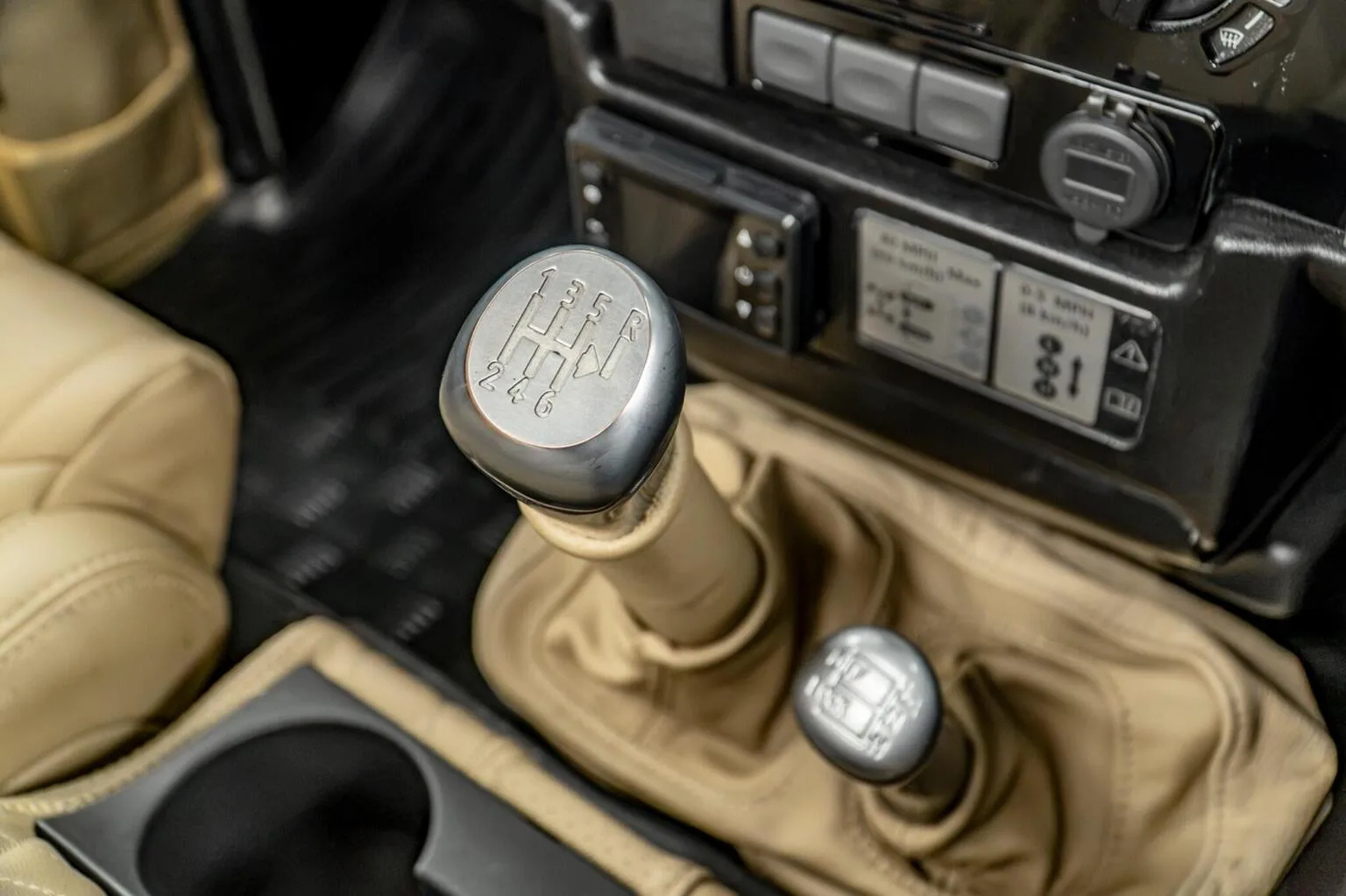 2009 Land Rover Defender 90, 26/30