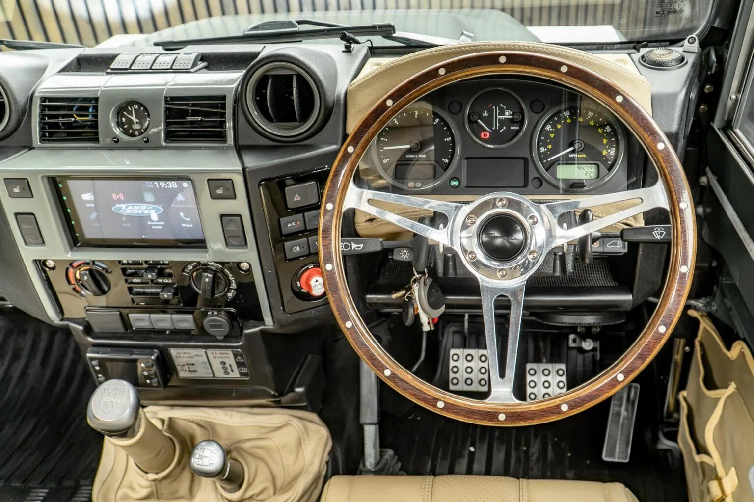 2009 Land Rover Defender 90, 27/30