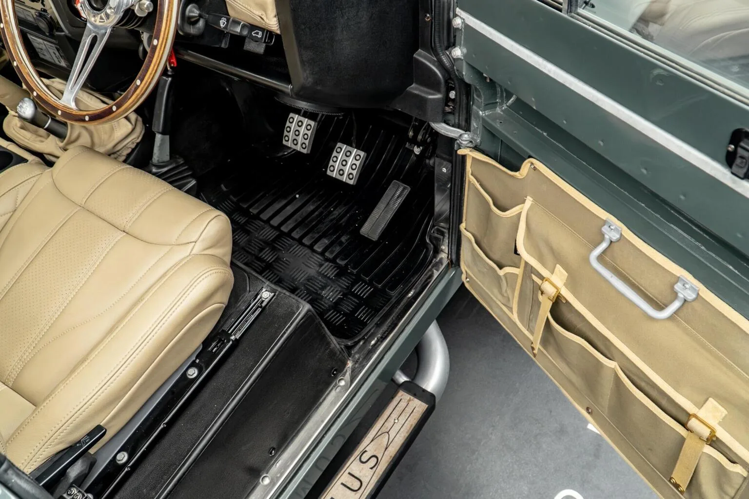 2009 Land Rover Defender 90, 30/30