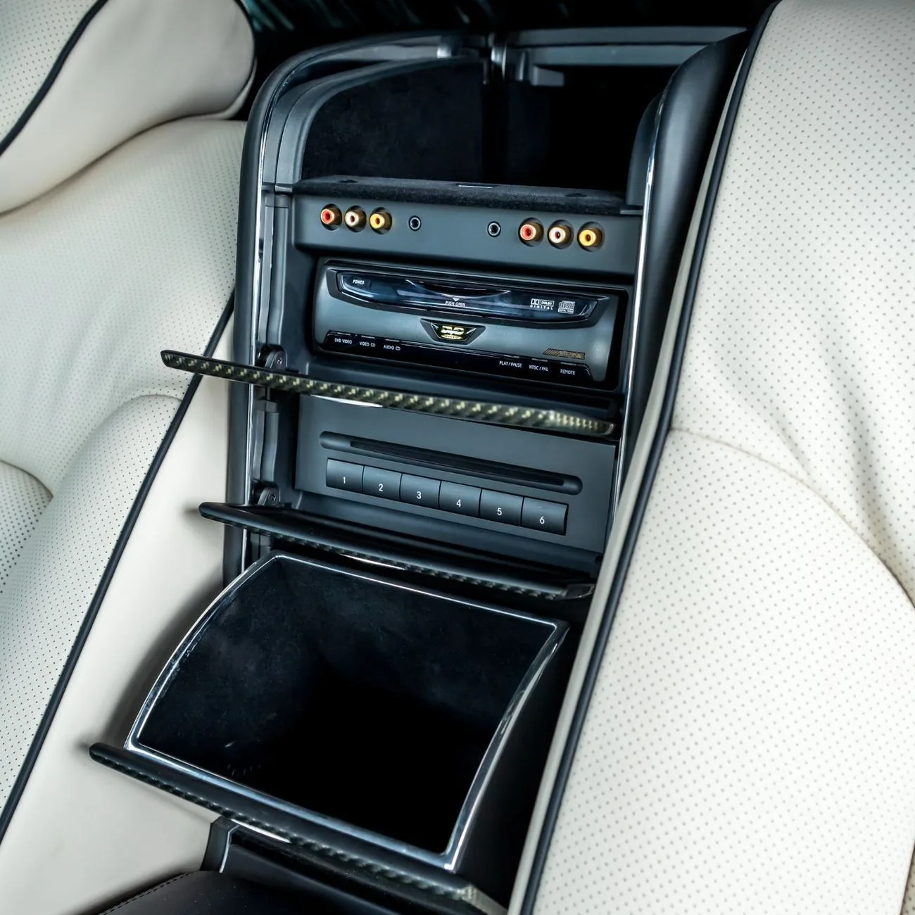 2009 Maybach 57 S offered by a specialist dealer in Dubai, United Arab Emirates, photo 10 of 21