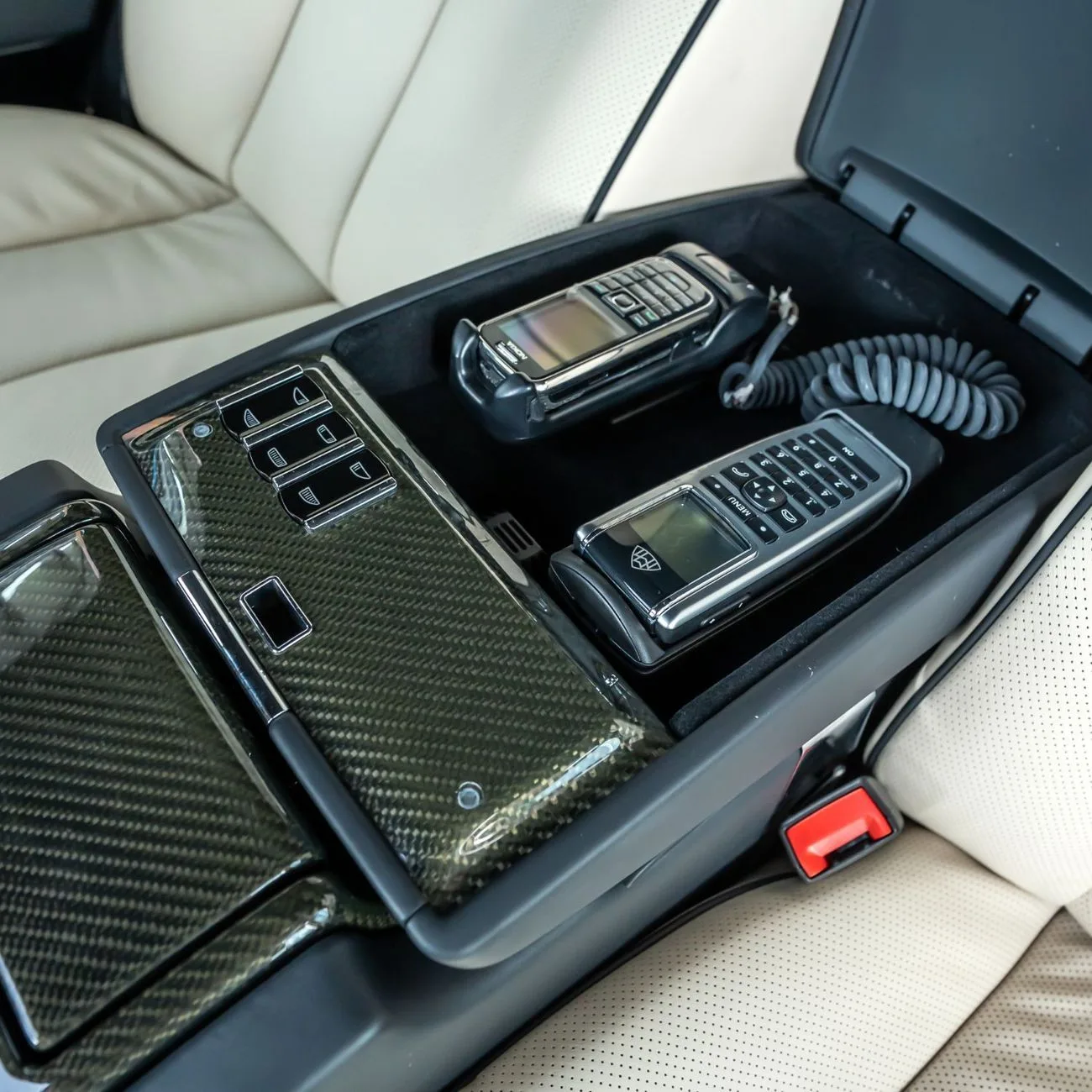 2009 Maybach 57 S offered by a specialist dealer in Dubai, United Arab Emirates, photo 11 of 21
