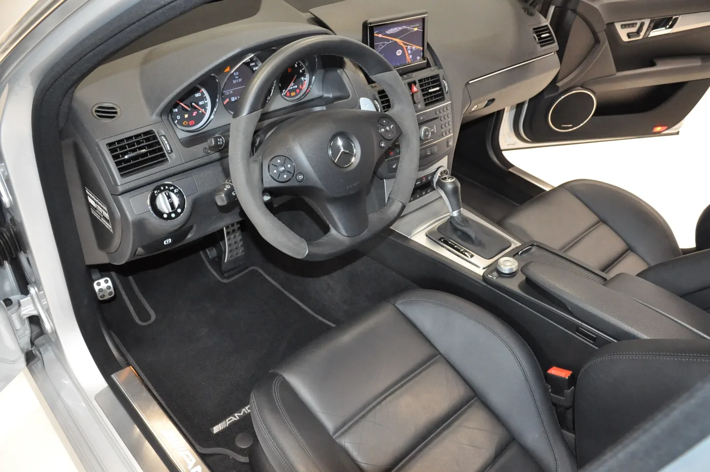 2009 Mercedes-AMG C 63 Estate proposée par un négociant en voitures de collection à Alkmaar, Pays-Bas, photo 2 sur 15