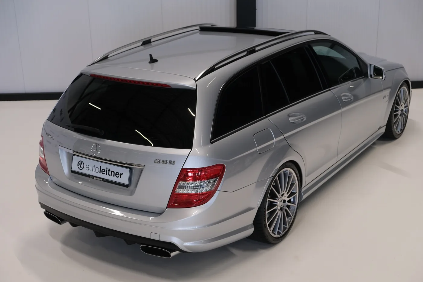 2009 Mercedes-AMG C 63 Estate proposée par un négociant en voitures de collection à Alkmaar, Pays-Bas, photo 3 sur 15