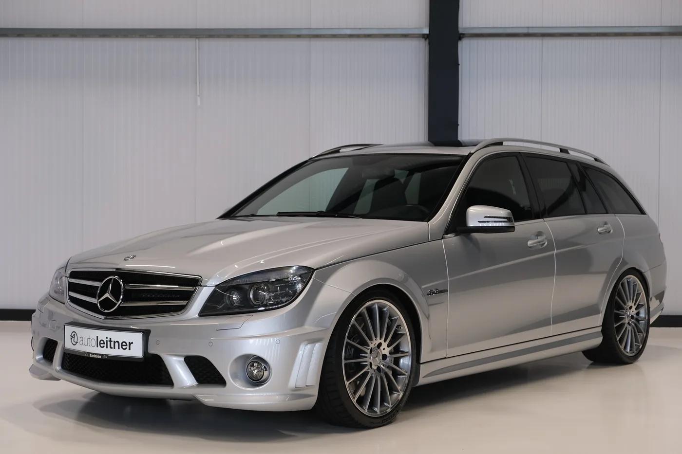 2009 Mercedes-AMG C 63 Estate proposée par un négociant en voitures de collection à Alkmaar, Pays-Bas, photo 13 sur 15