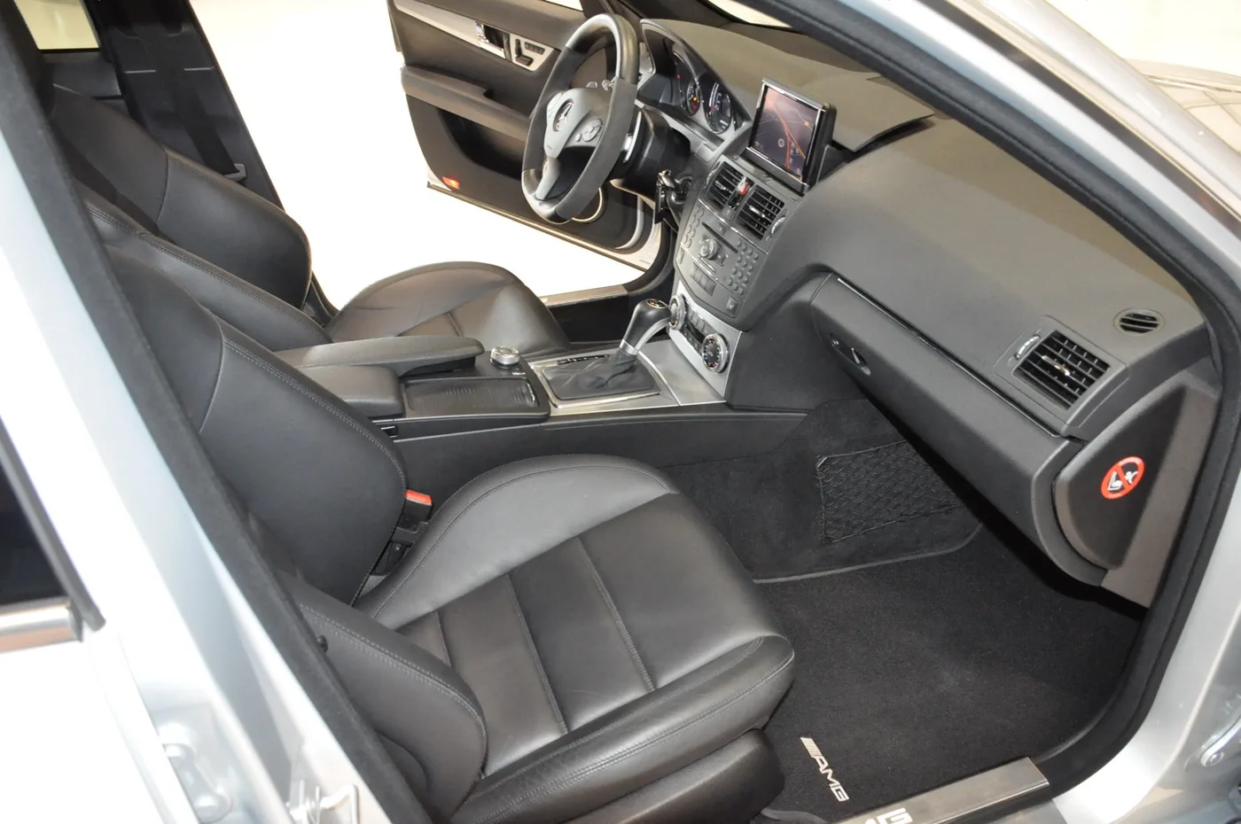2009 Mercedes-AMG C 63 Estate proposée par un négociant en voitures de collection à Alkmaar, Pays-Bas, photo 14 sur 15
