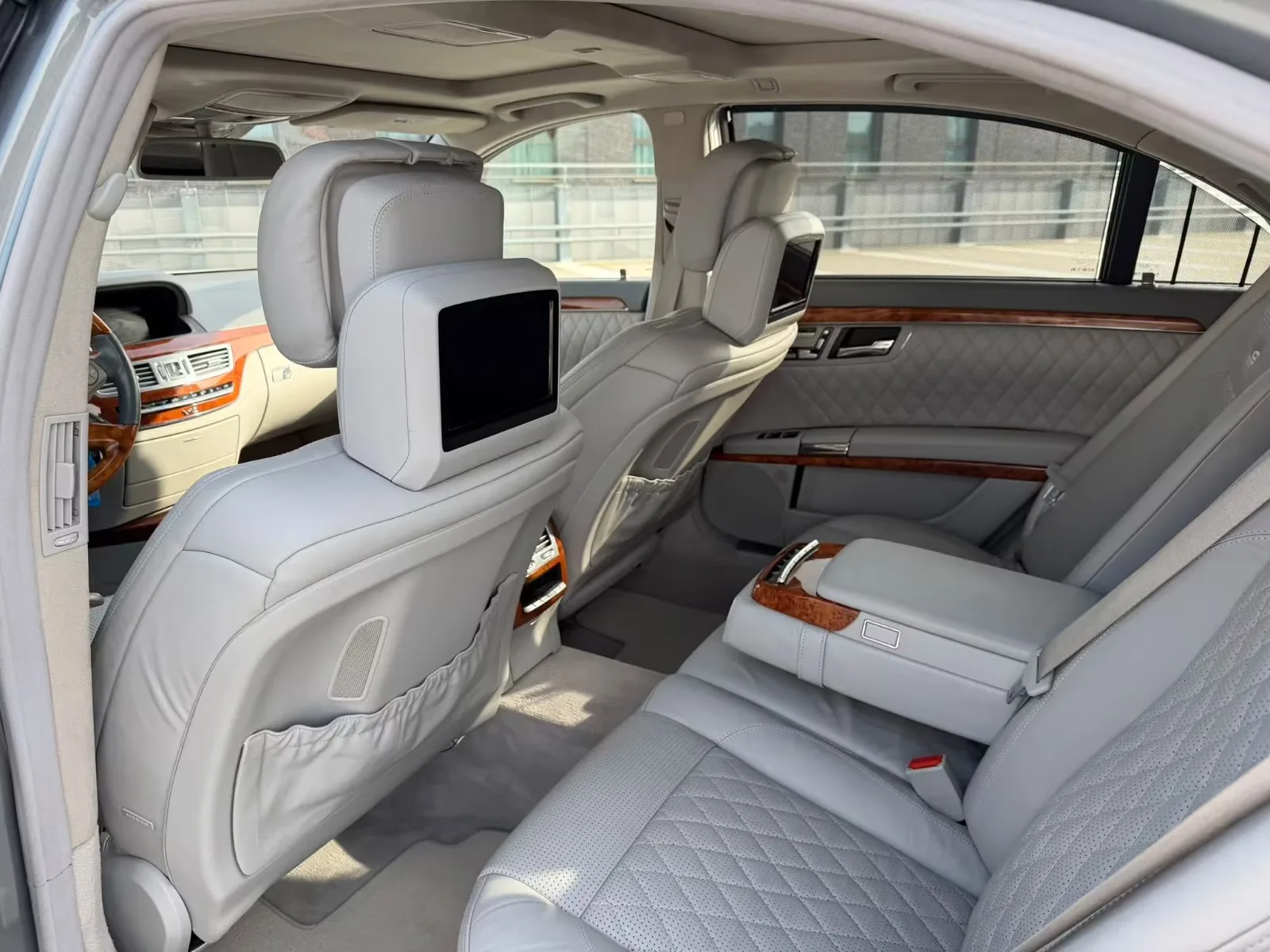2009 Mercedes-AMG S 65, 27/29