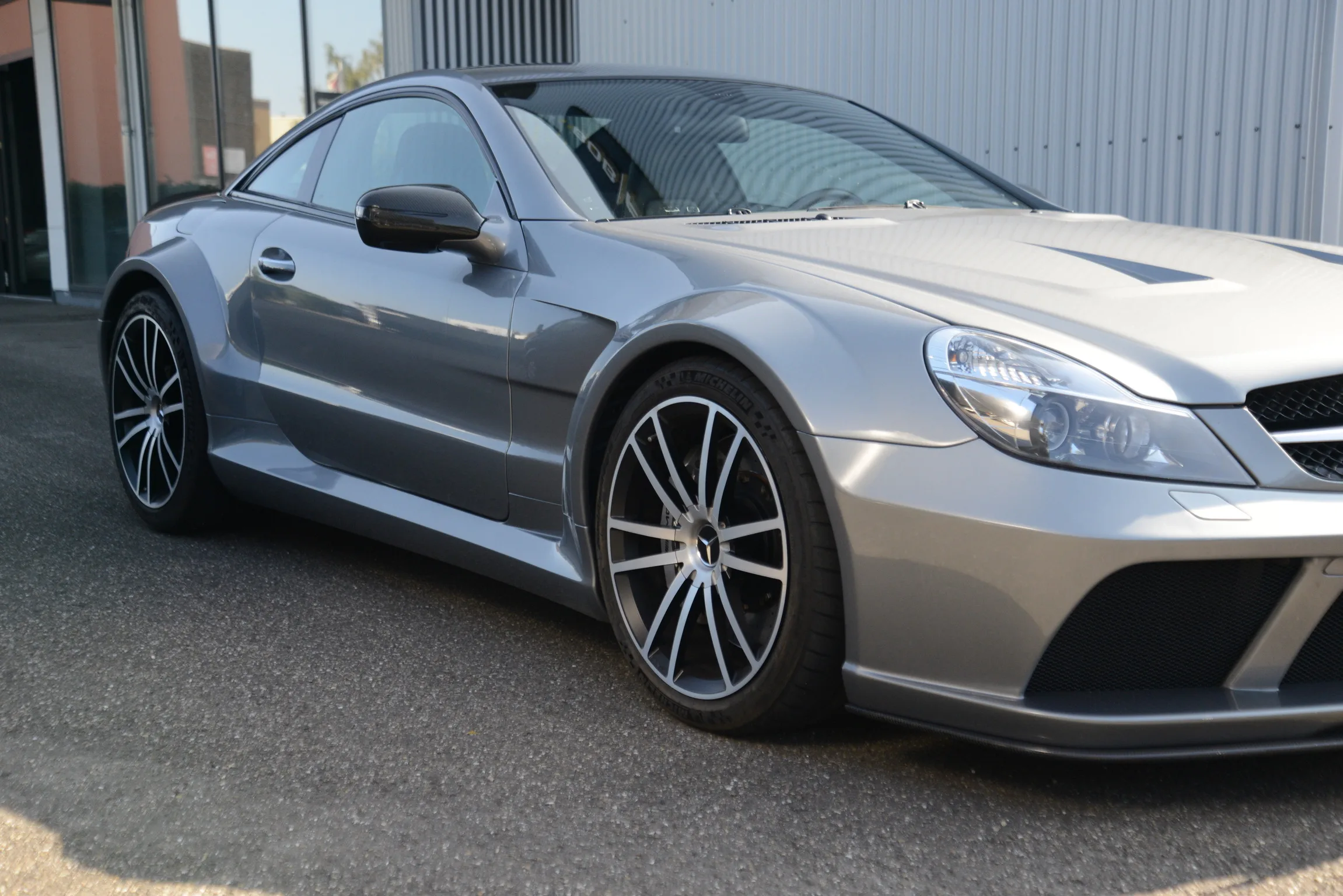 2009 Mercedes-AMG SL 65 Black Series proposée par un concessionnaire spécialisé à London, Royaume-Uni, photo principale