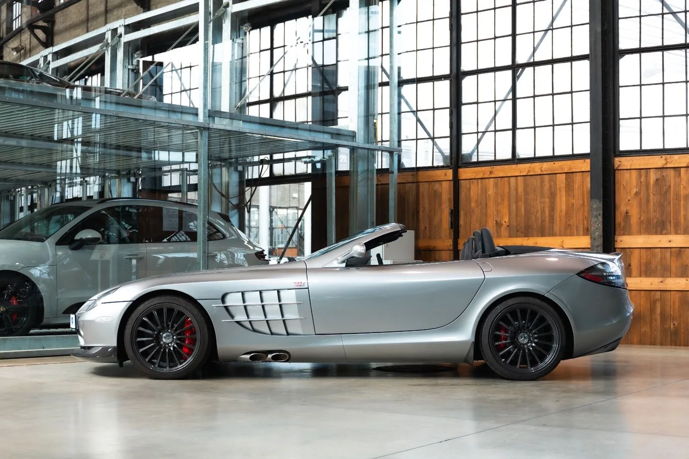 2009 Mercedes-Benz SLR McLaren 722 S Roadster offered by a specialist dealer in Neuss, Germany, photo 7 of 10