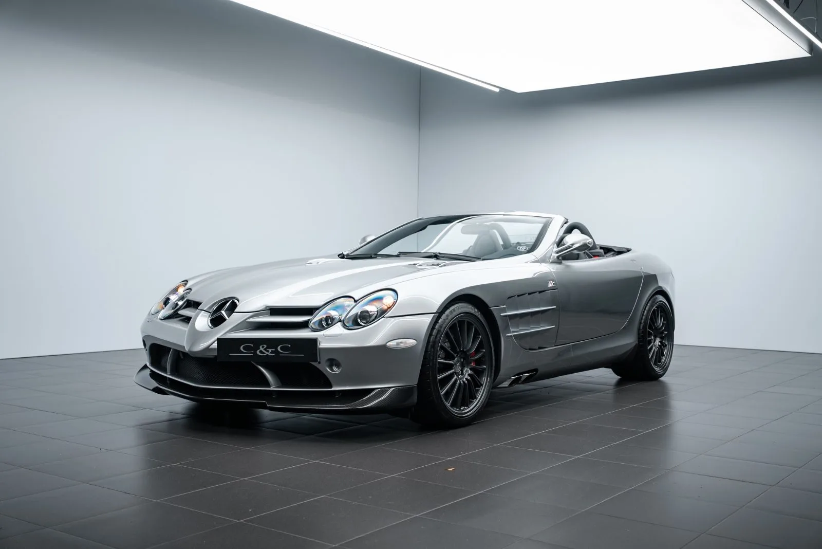 2009 Mercedes-Benz SLR McLaren 722 S Roadster angeboten von einem Fachhändler in Putzbrunn, Deutschland, Hauptfoto