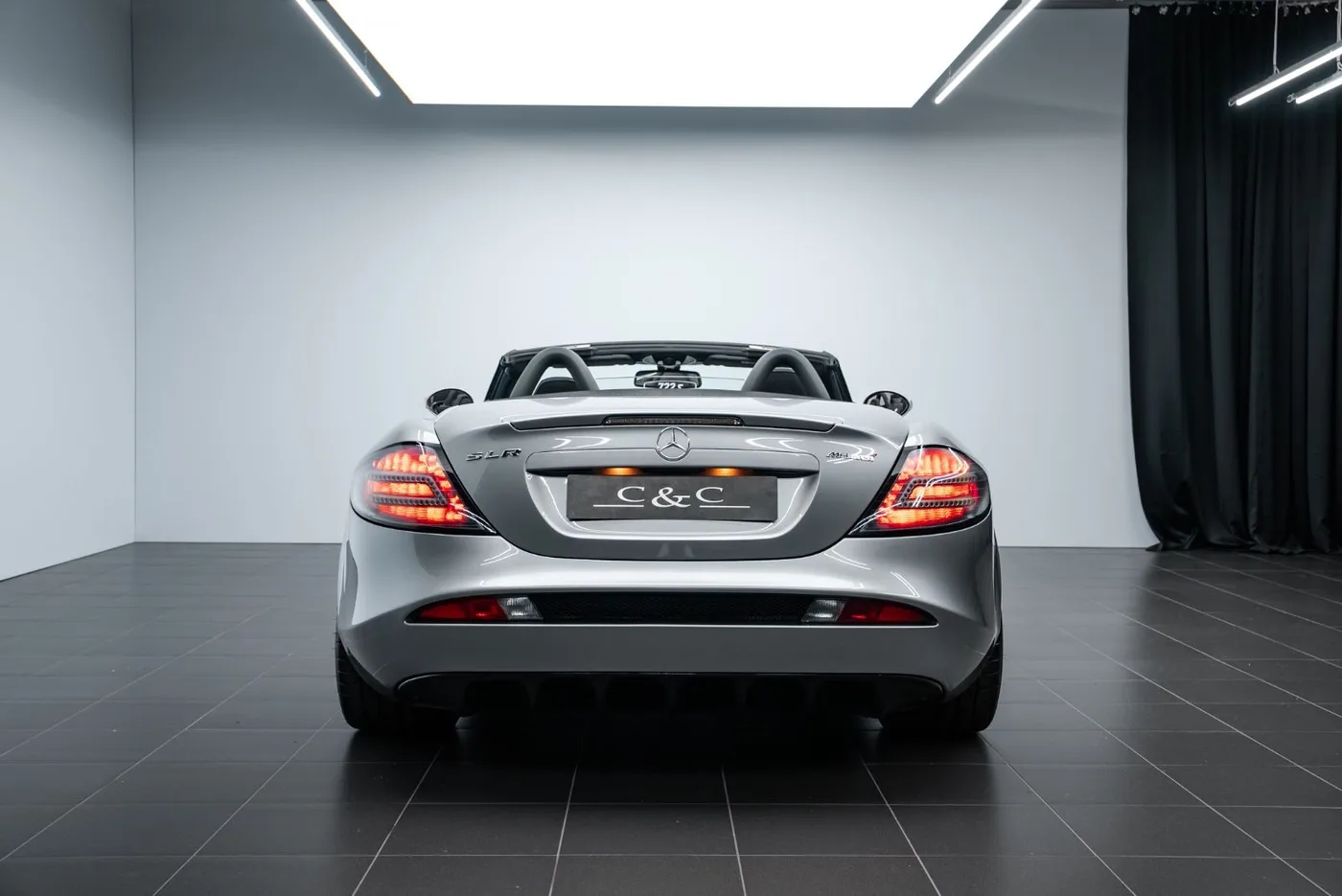 2009 Mercedes-Benz SLR McLaren 722 S Roadster offered by a specialist dealer in Putzbrunn, Germany, photo 4 of 15