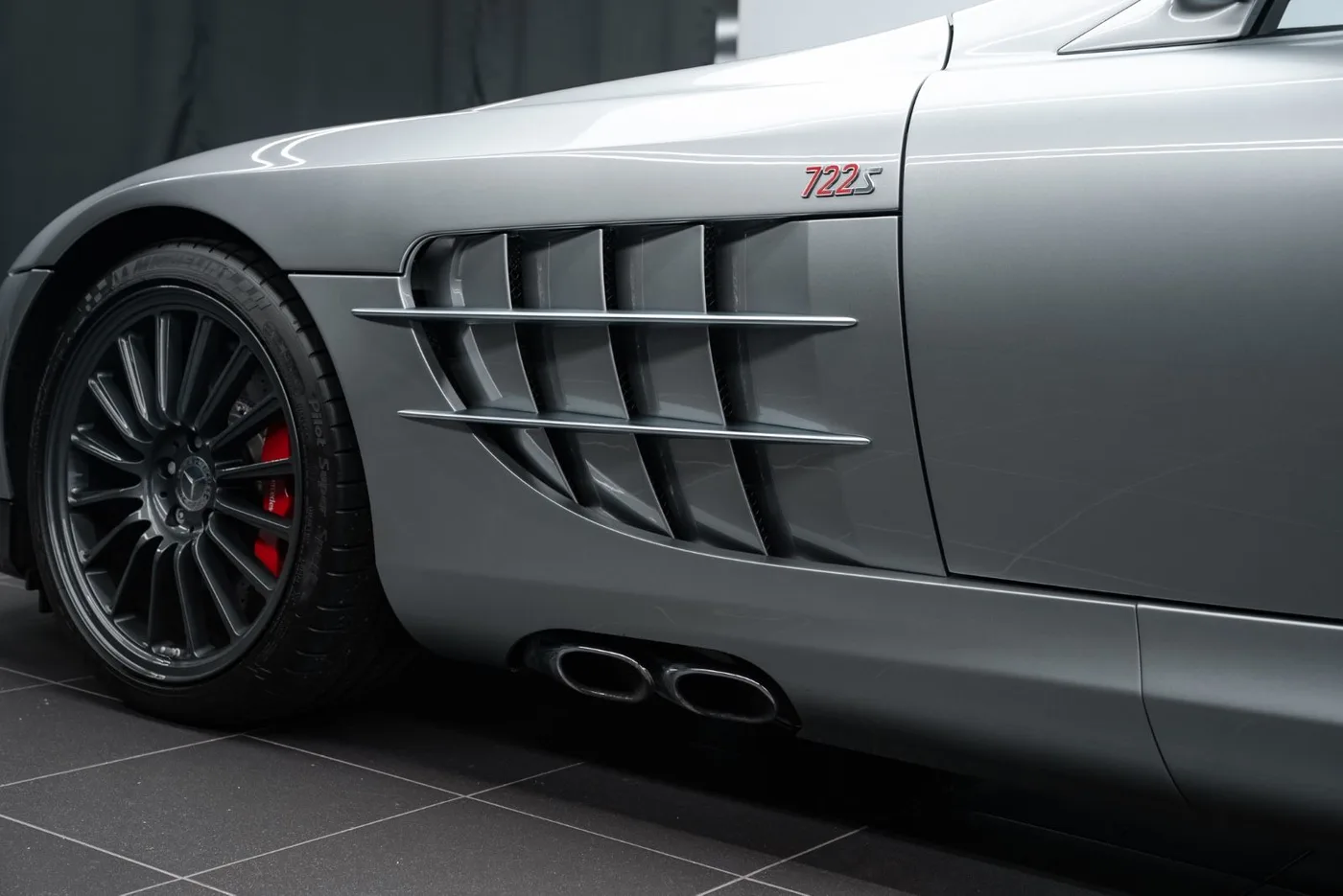 2009 Mercedes-Benz SLR McLaren 722 S Roadster offered by a specialist dealer in Putzbrunn, Germany, photo 6 of 15