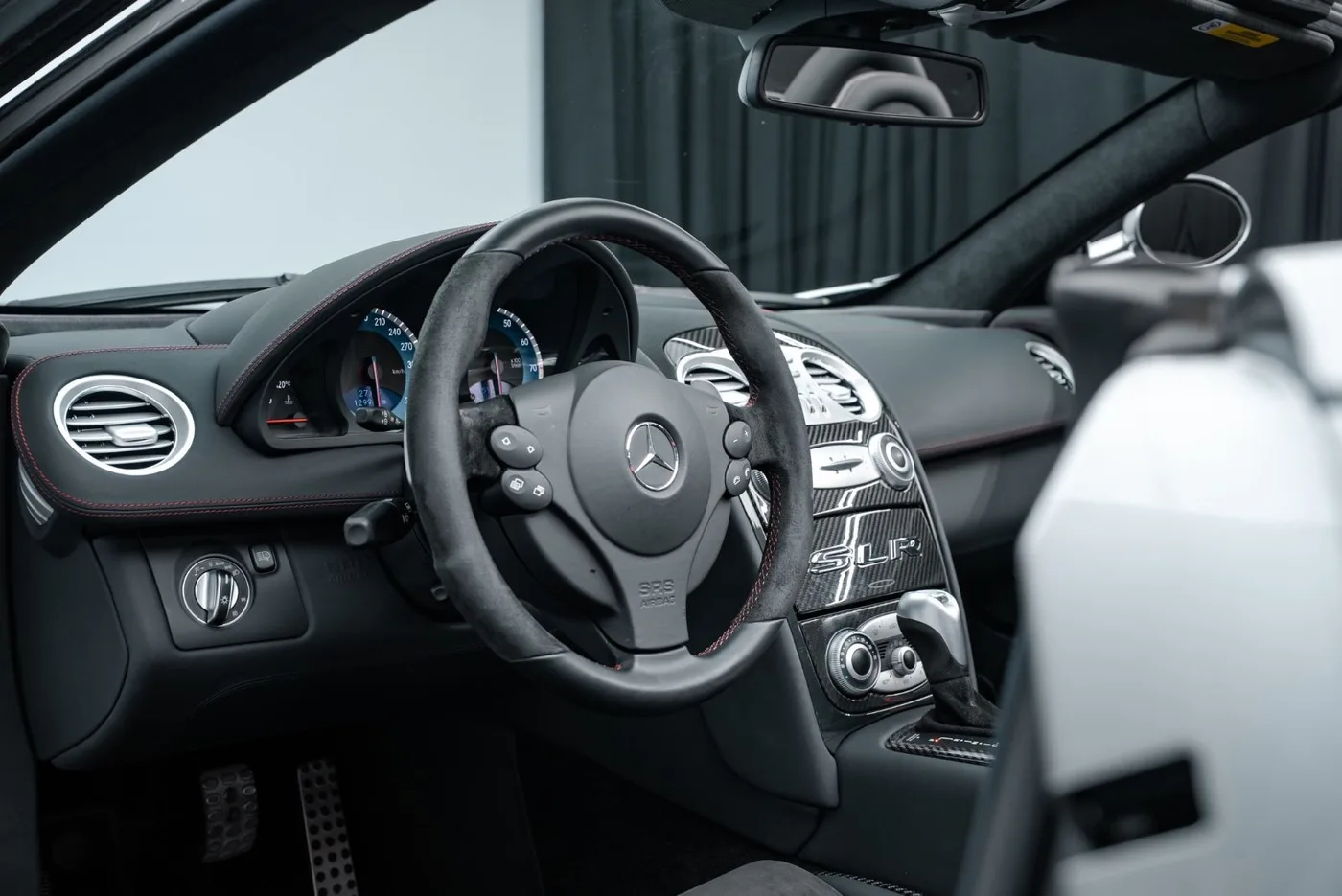 2009 Mercedes-Benz SLR McLaren 722 S Roadster offered by a specialist dealer in Putzbrunn, Germany, photo 10 of 15