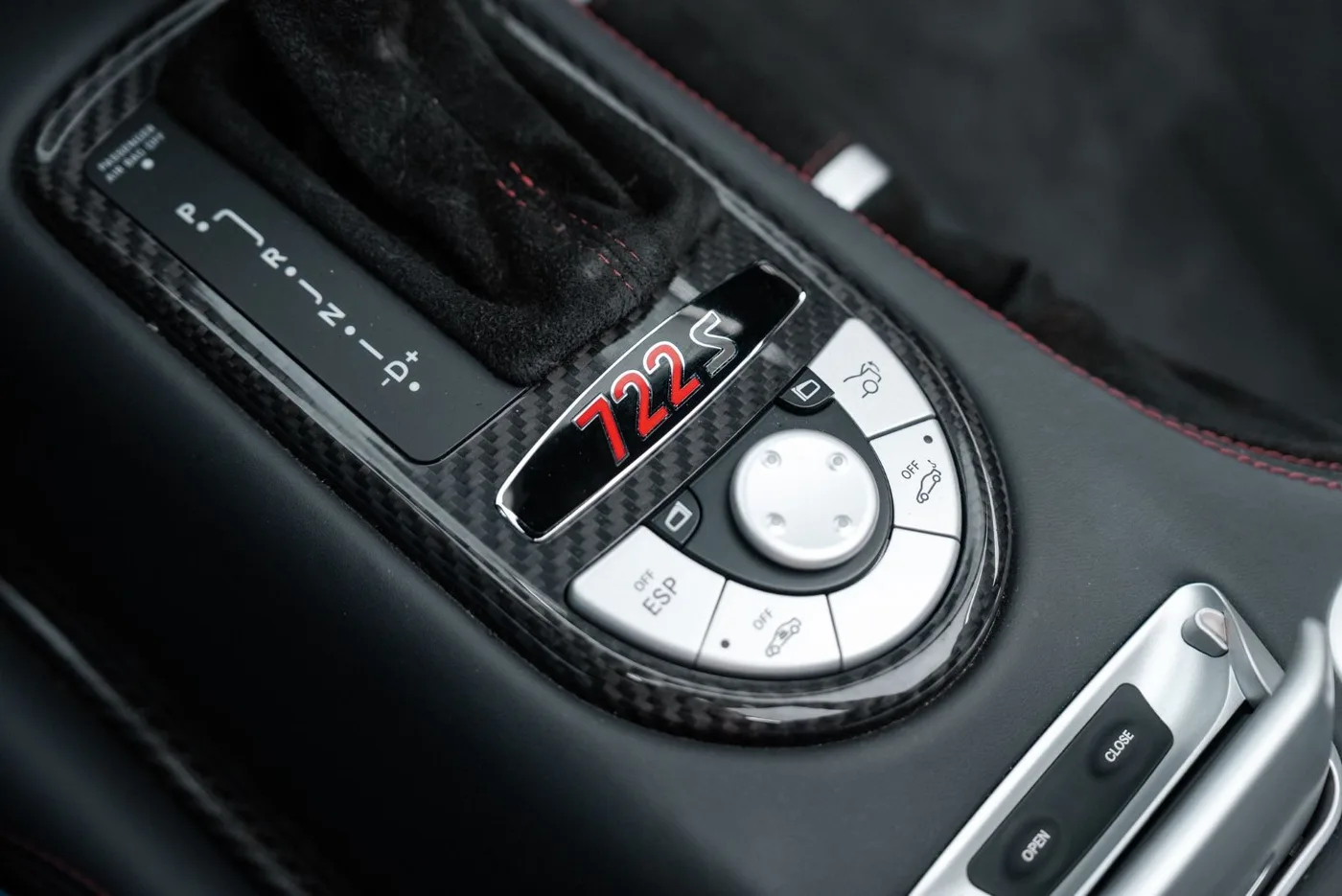 2009 Mercedes-Benz SLR McLaren 722 S Roadster offered by a specialist dealer in Putzbrunn, Germany, photo 11 of 15