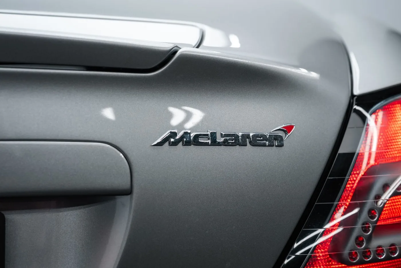 2009 Mercedes-Benz SLR McLaren 722 S Roadster offered by a specialist dealer in Putzbrunn, Germany, photo 14 of 15