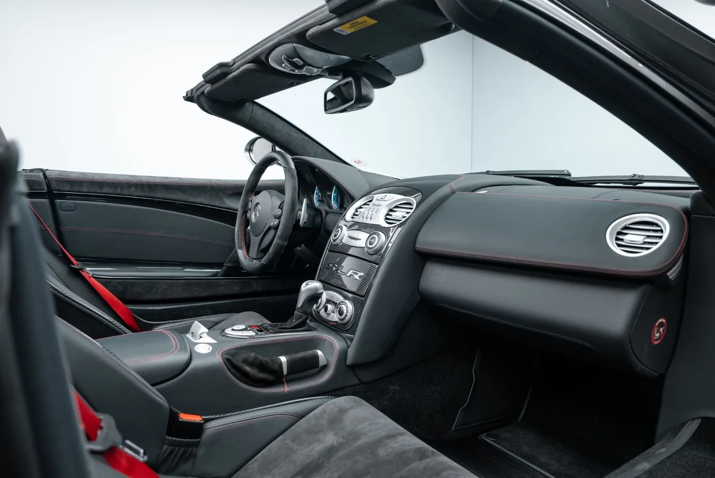 2009 Mercedes-Benz SLR McLaren 722 S Roadster offered by a specialist dealer in Putzbrunn, Germany, photo 15 of 15
