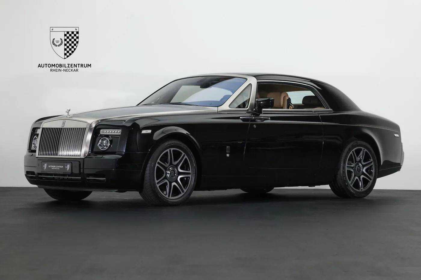 2009 Rolls-Royce Phantom Coupé offered by a supercar dealer in Viernheim, Germany, photo 4 of 25