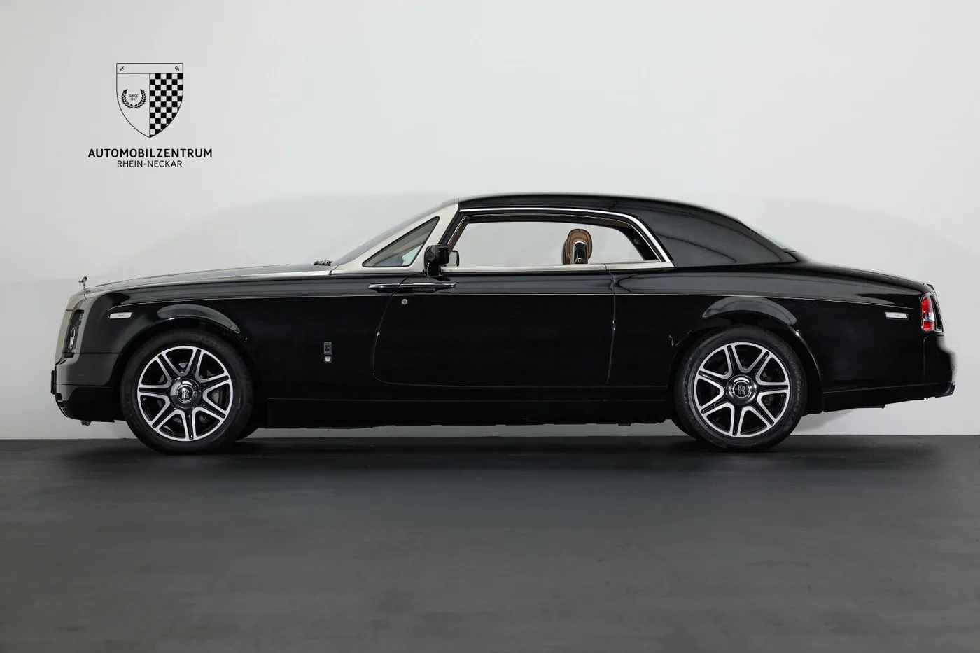 2009 Rolls-Royce Phantom Coupé offered by a supercar dealer in Viernheim, Germany, photo 5 of 25