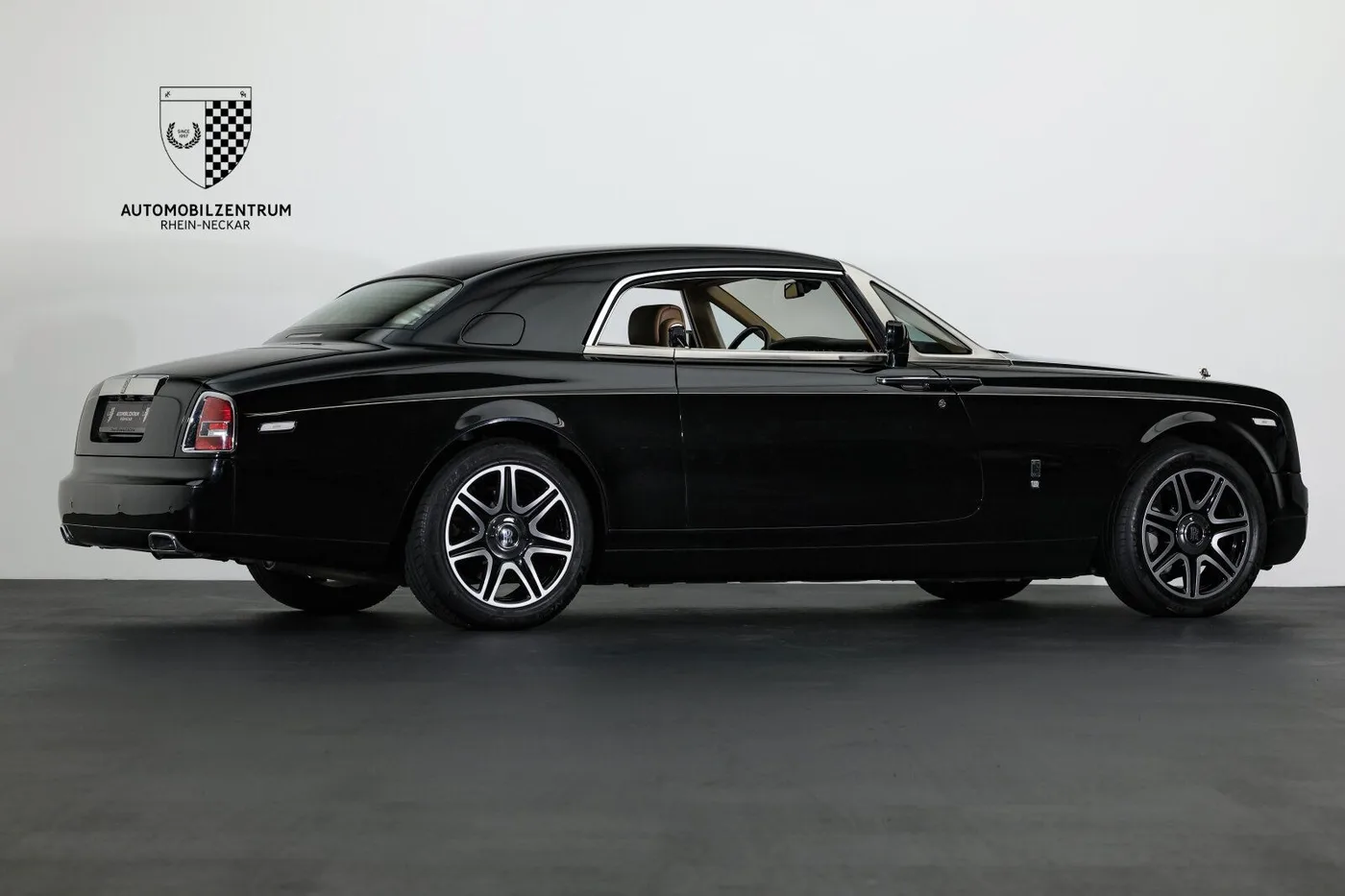 2009 Rolls-Royce Phantom Coupé offered by a supercar dealer in Viernheim, Germany, photo 8 of 25
