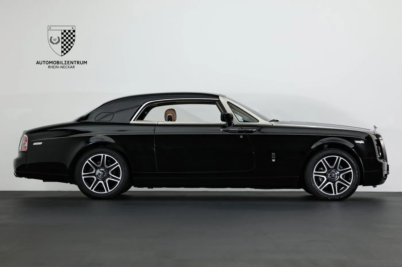 2009 Rolls-Royce Phantom Coupé offered by a supercar dealer in Viernheim, Germany, photo 9 of 25