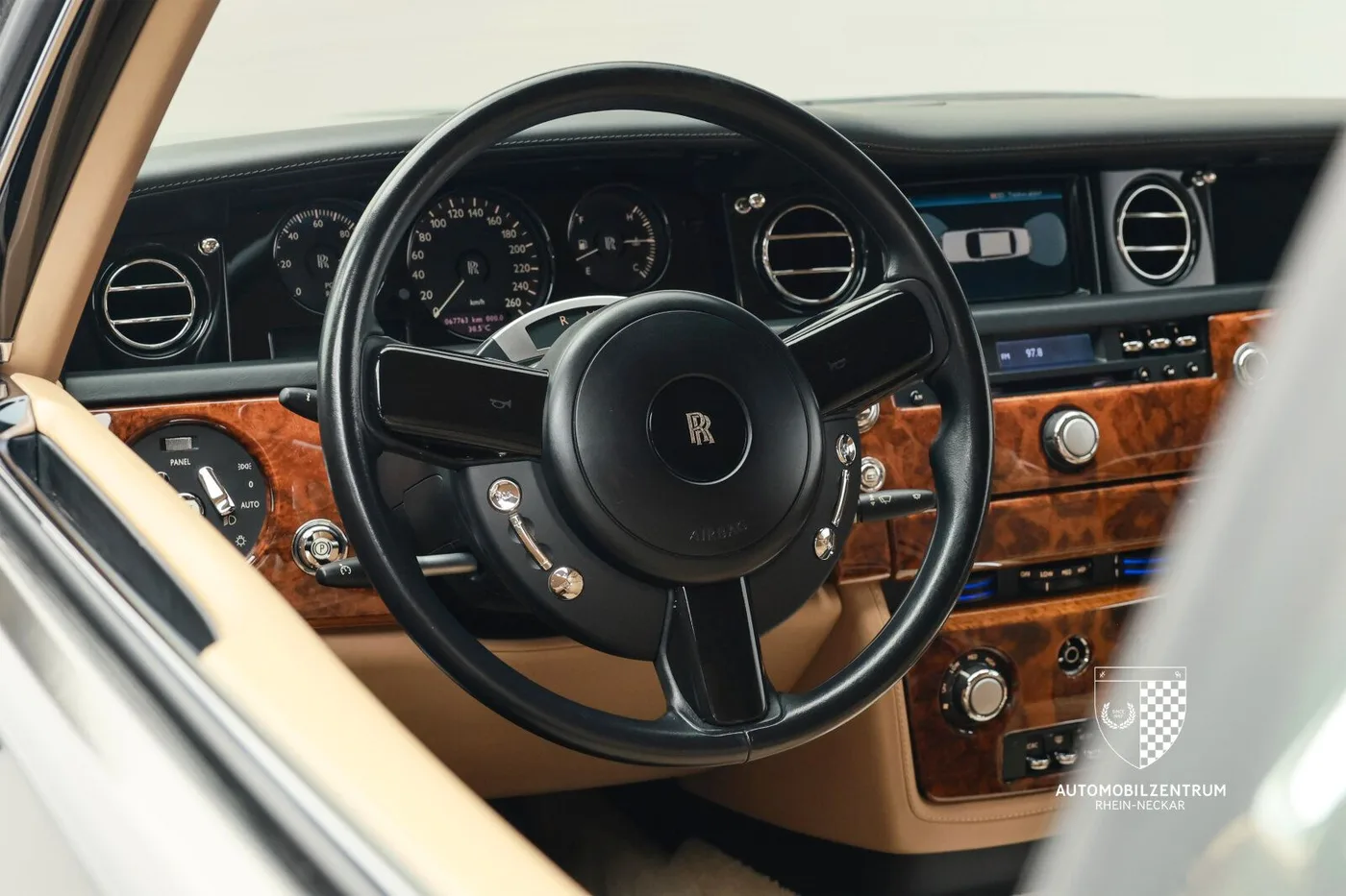 2009 Rolls-Royce Phantom Coupé offered by a supercar dealer in Viernheim, Germany, photo 19 of 25