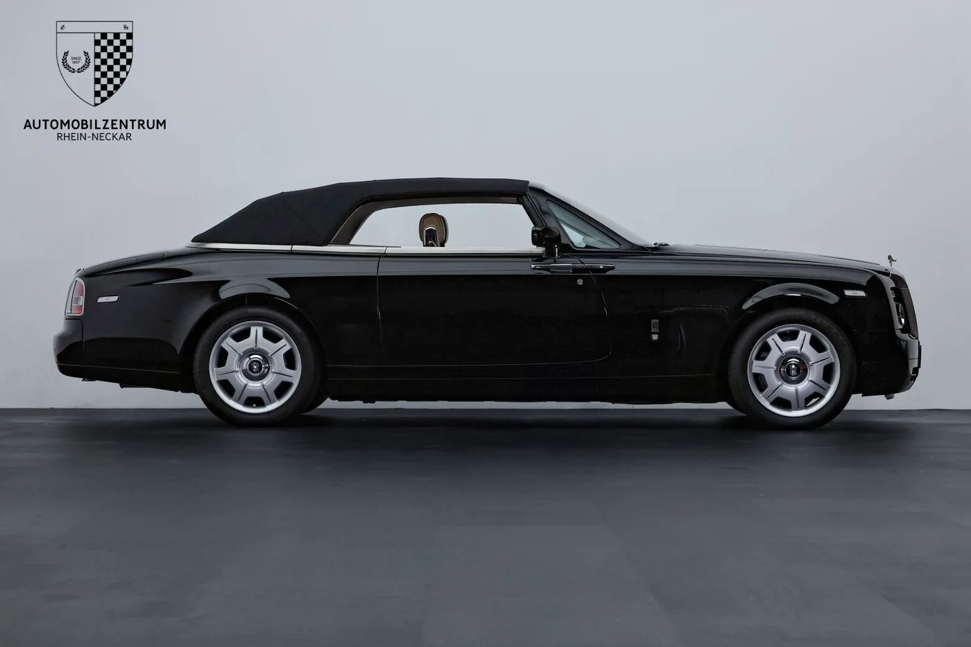 2009 Rolls-Royce Phantom Drophead Coupé offered by a supercar dealer in Viernheim, Germany, photo 5 of 25