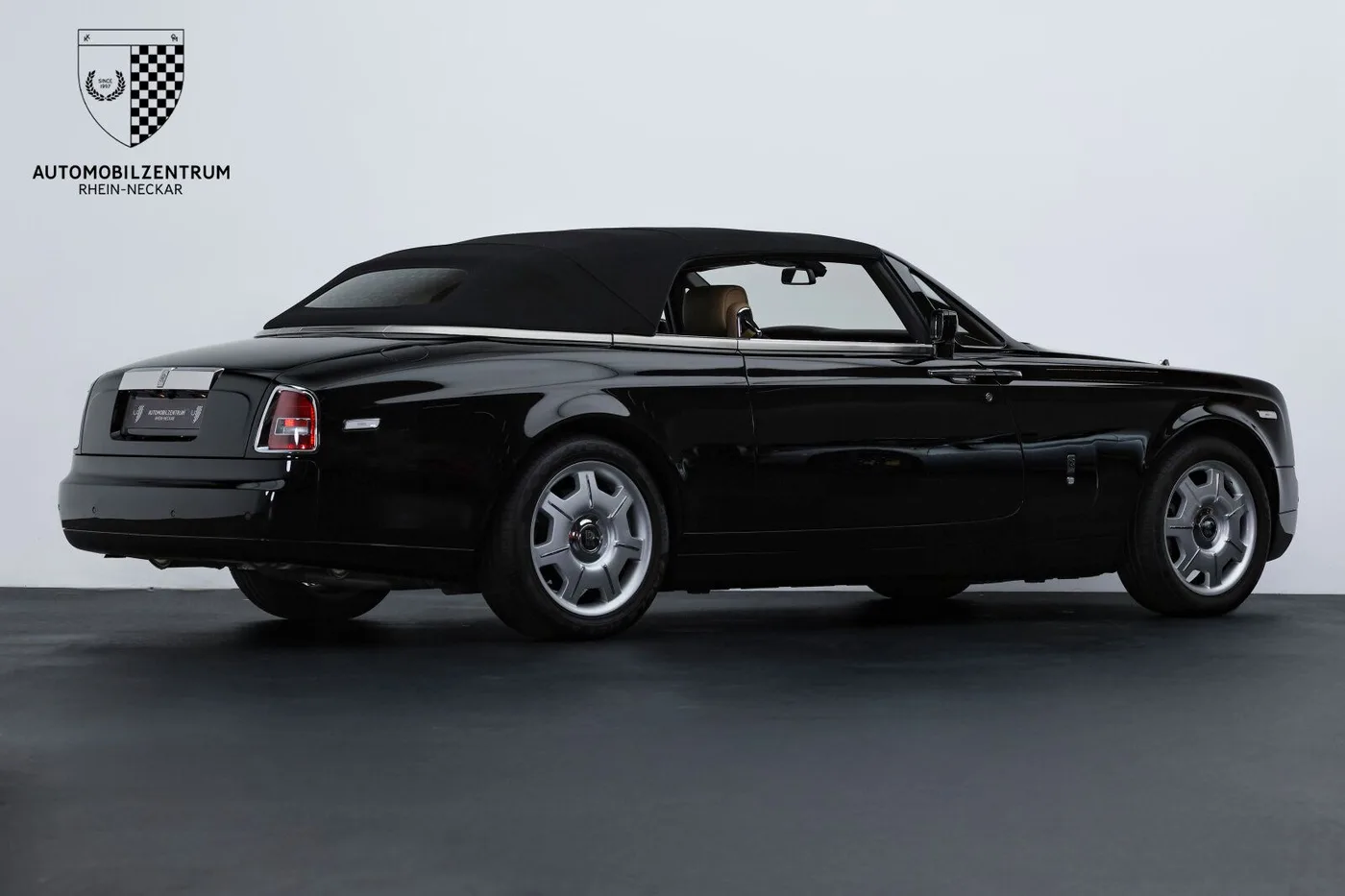 2009 Rolls-Royce Phantom Drophead Coupé offered by a supercar dealer in Viernheim, Germany, photo 6 of 25