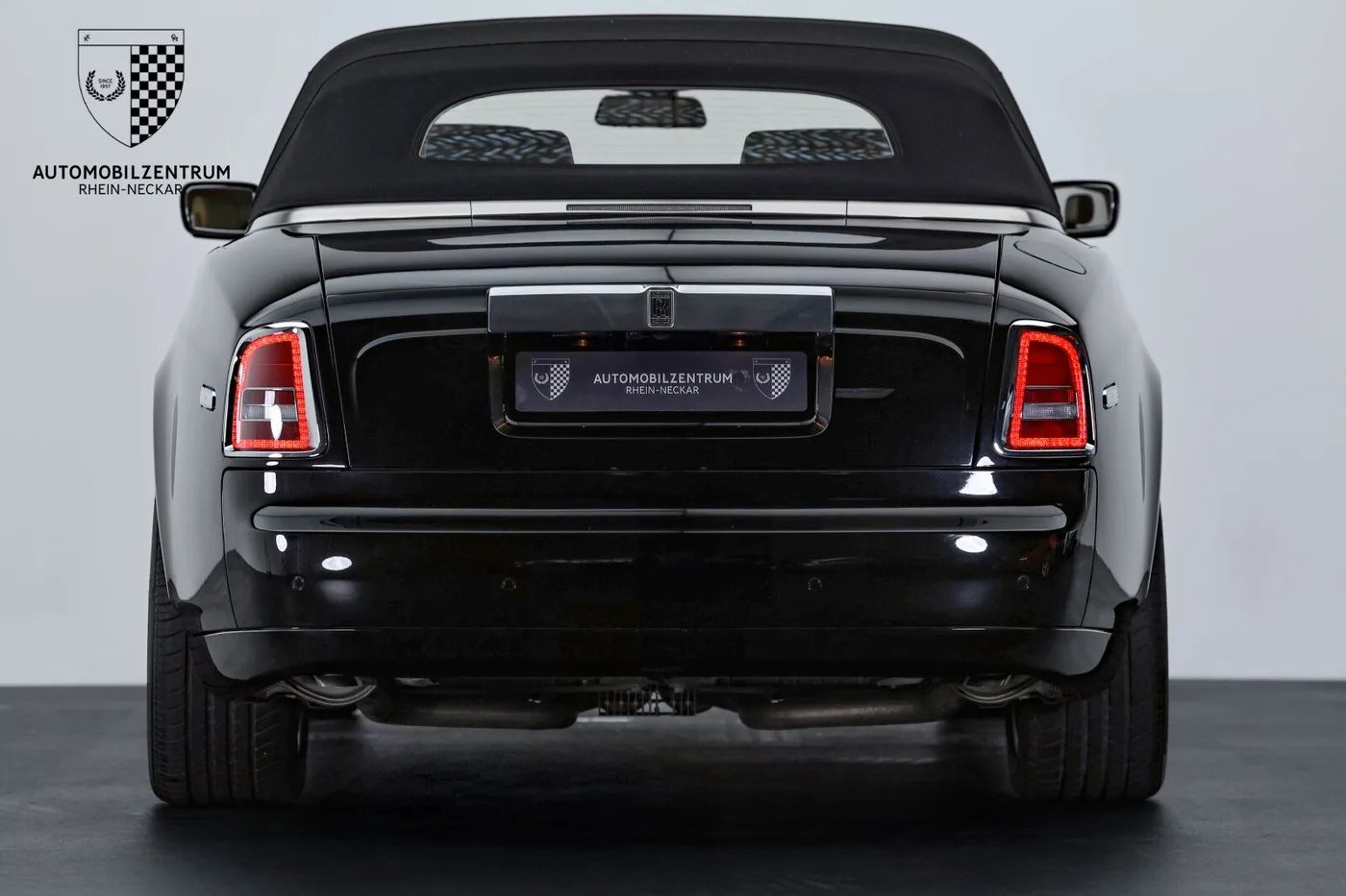 2009 Rolls-Royce Phantom Drophead Coupé offered by a supercar dealer in Viernheim, Germany, photo 7 of 25