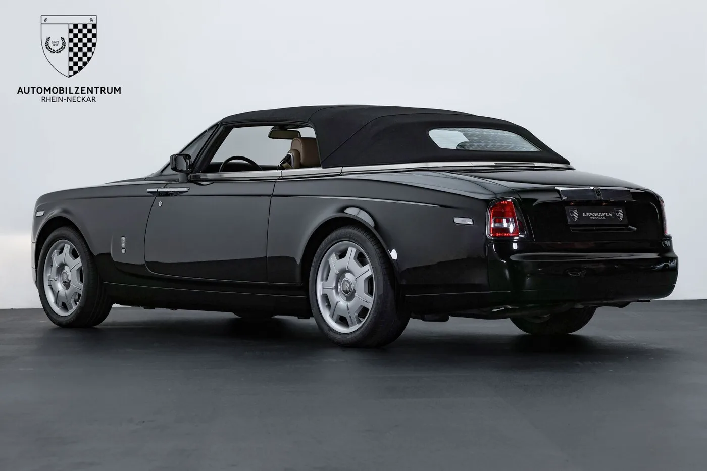 2009 Rolls-Royce Phantom Drophead Coupé offered by a supercar dealer in Viernheim, Germany, photo 8 of 25