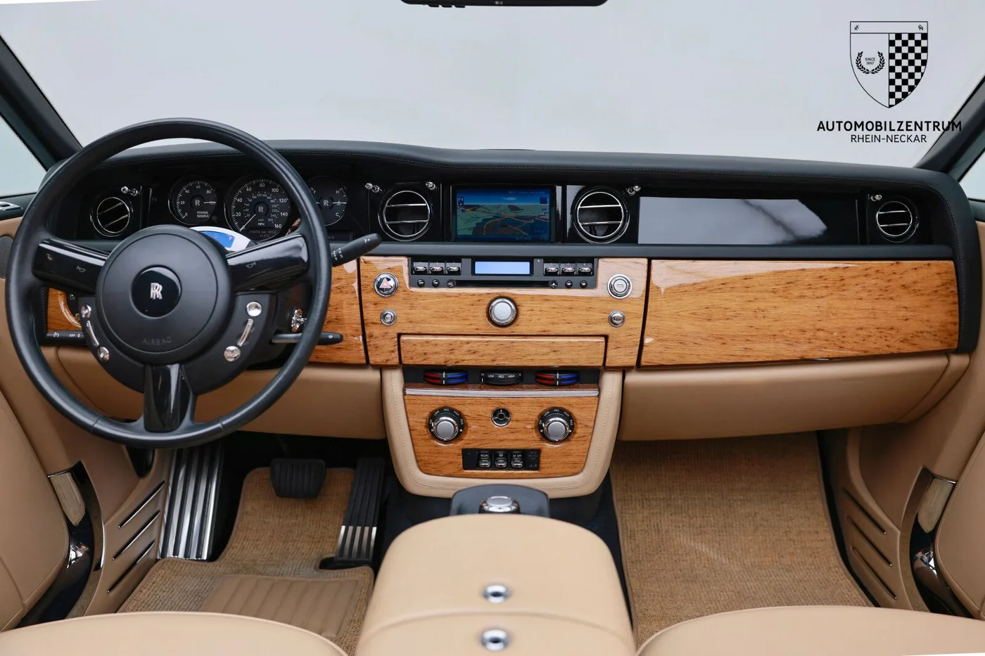 2009 Rolls-Royce Phantom Drophead Coupé offered by a supercar dealer in Viernheim, Germany, photo 14 of 25