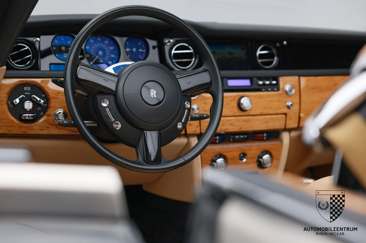 2009 Rolls-Royce Phantom Drophead Coupé offered by a supercar dealer in Viernheim, Germany, photo 16 of 25