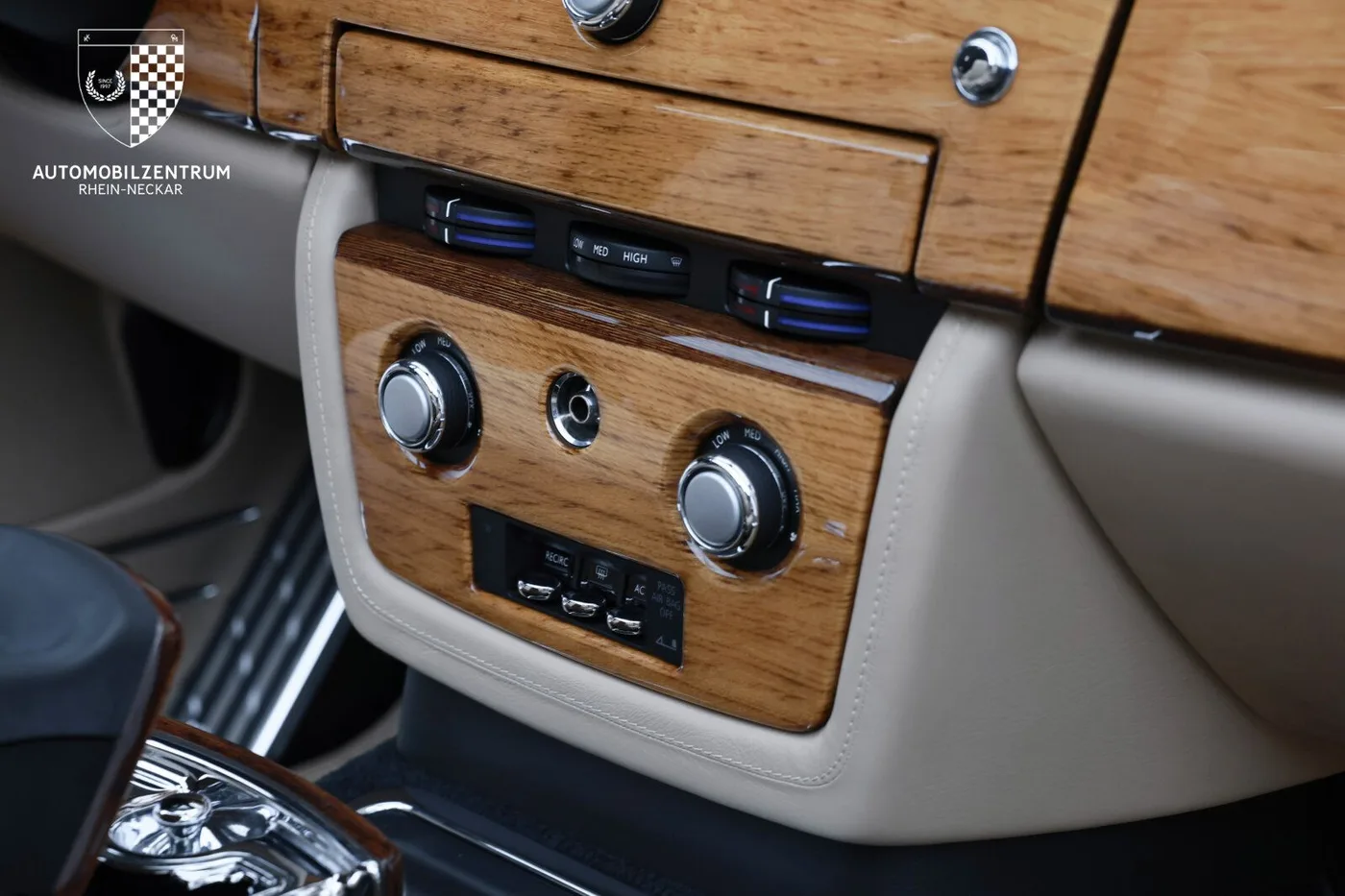 2009 Rolls-Royce Phantom Drophead Coupé offered by a supercar dealer in Viernheim, Germany, photo 20 of 25