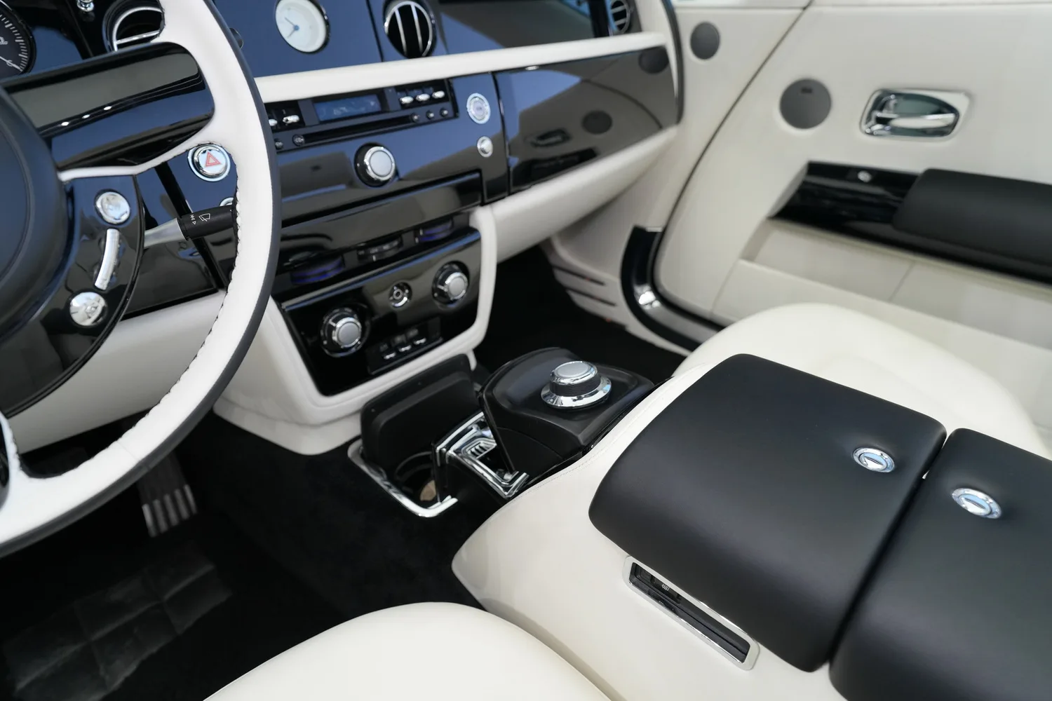 2009 Rolls-Royce Phantom Drophead Coupé, 4/17