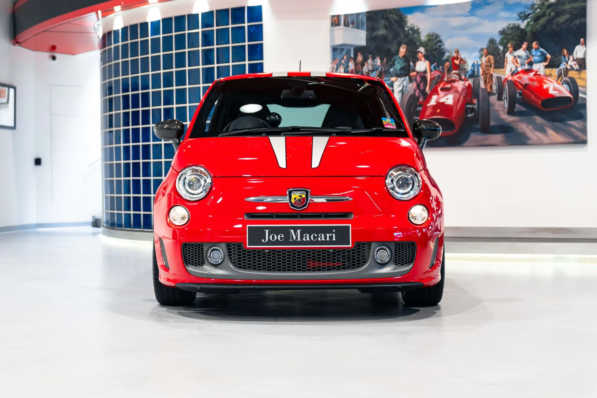 2010 Abarth 695 Tributo Ferrari, 2/19